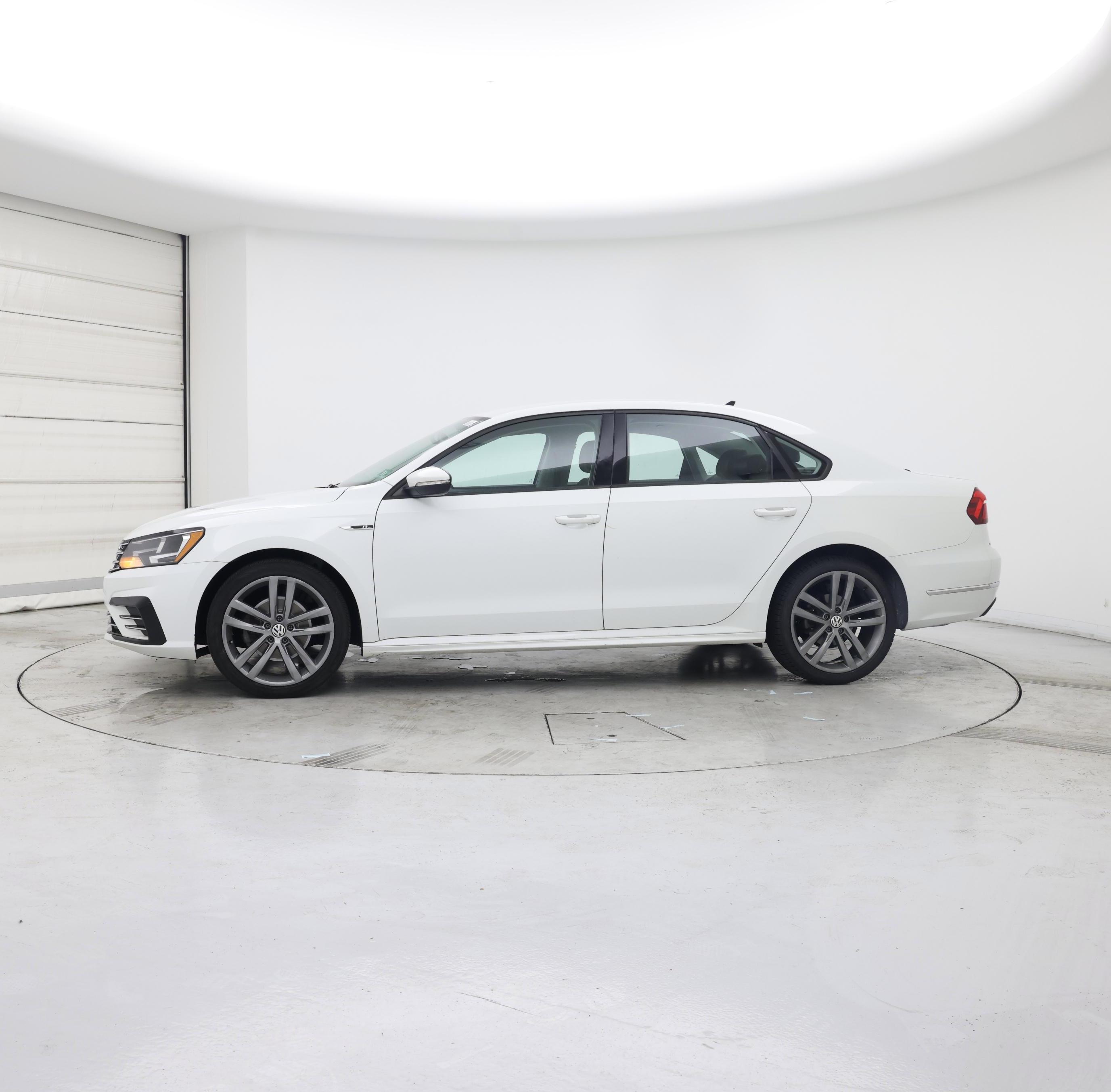 Thumbnail: 2018 Volkswagen Passat - 3