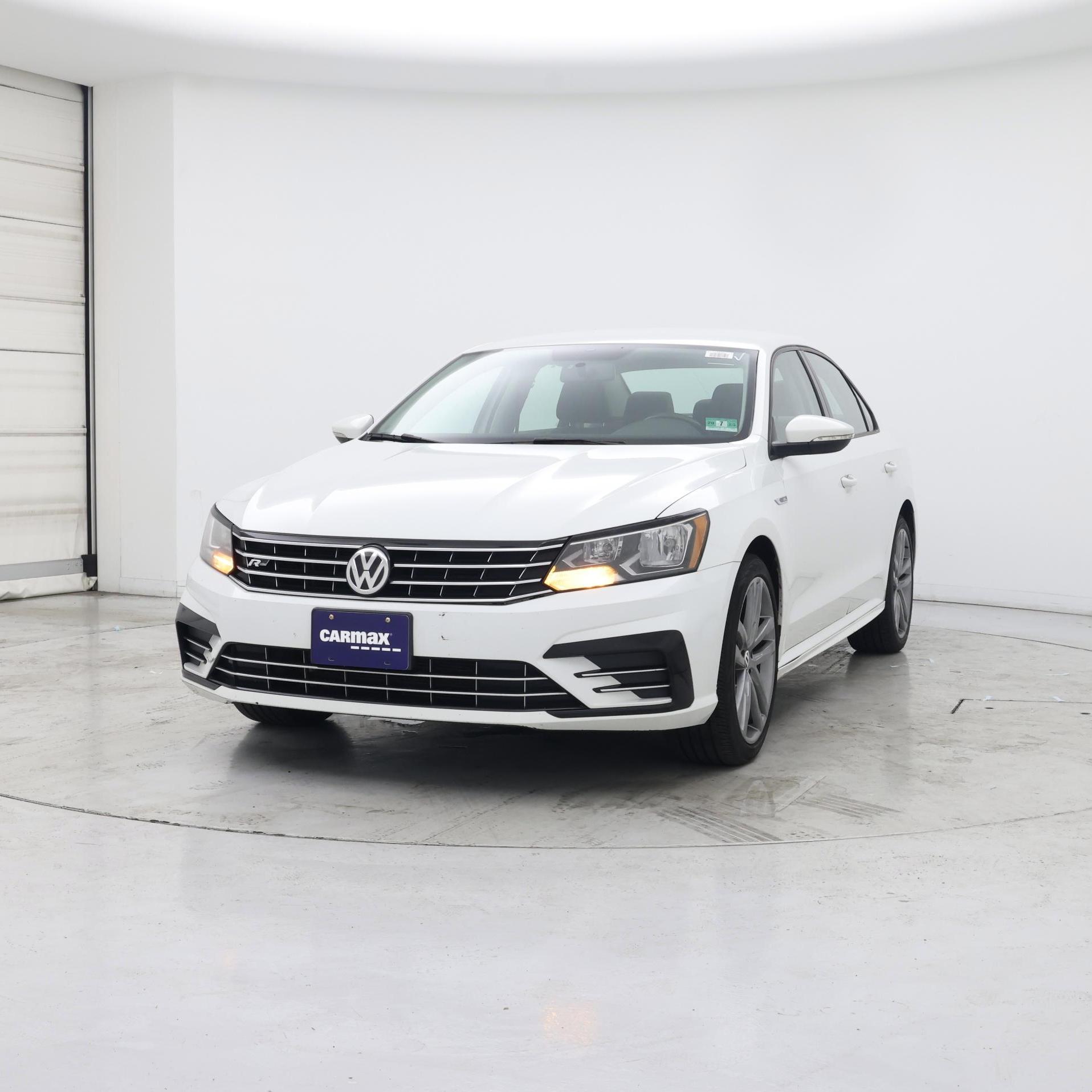 Thumbnail: 2018 Volkswagen Passat - 4