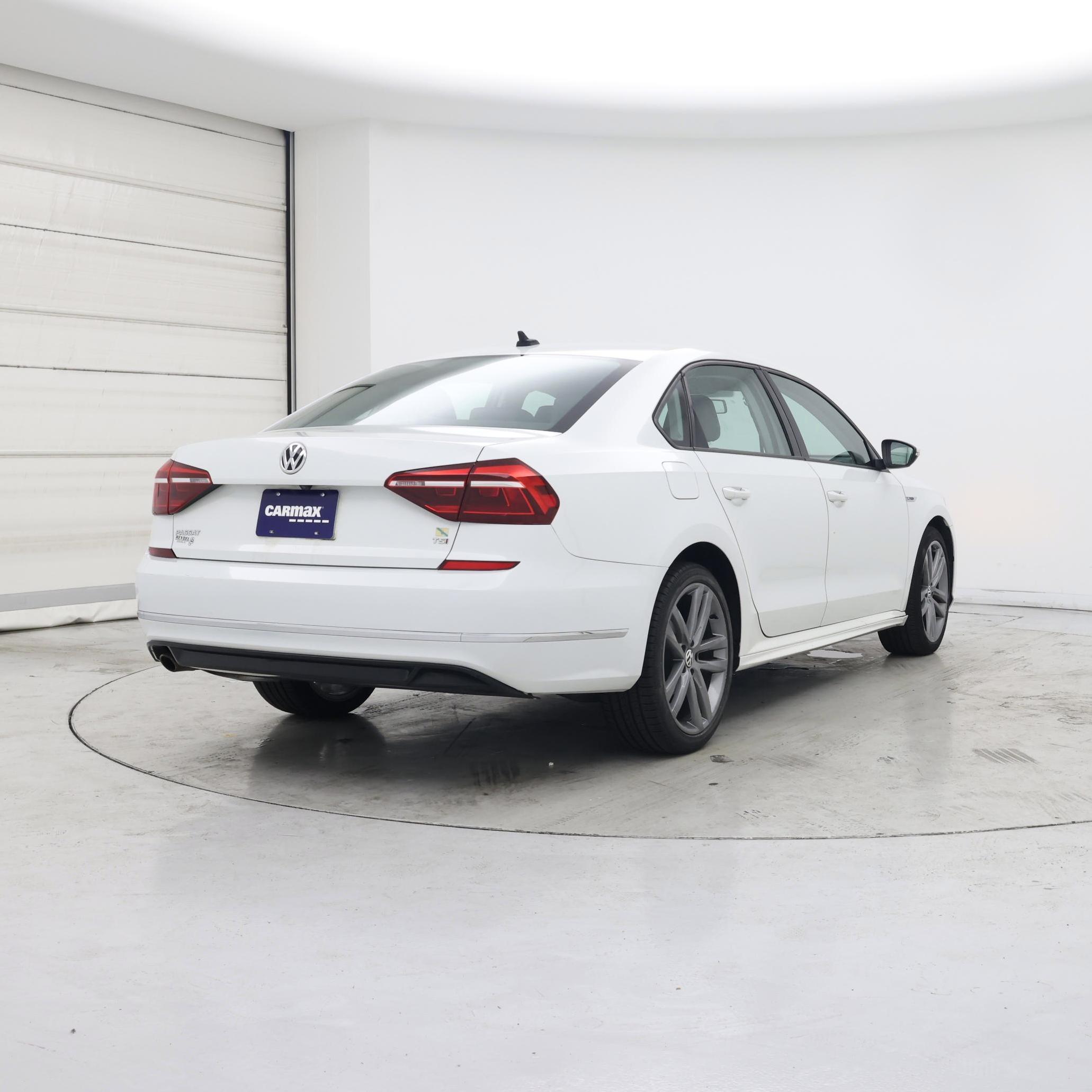 Thumbnail: 2018 Volkswagen Passat - 8