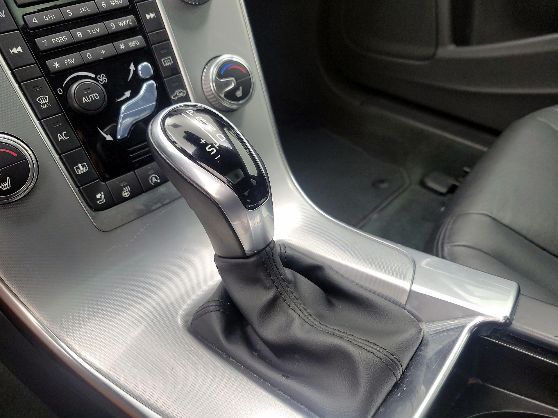 Thumbnail: 2018 Volvo S60 - 17