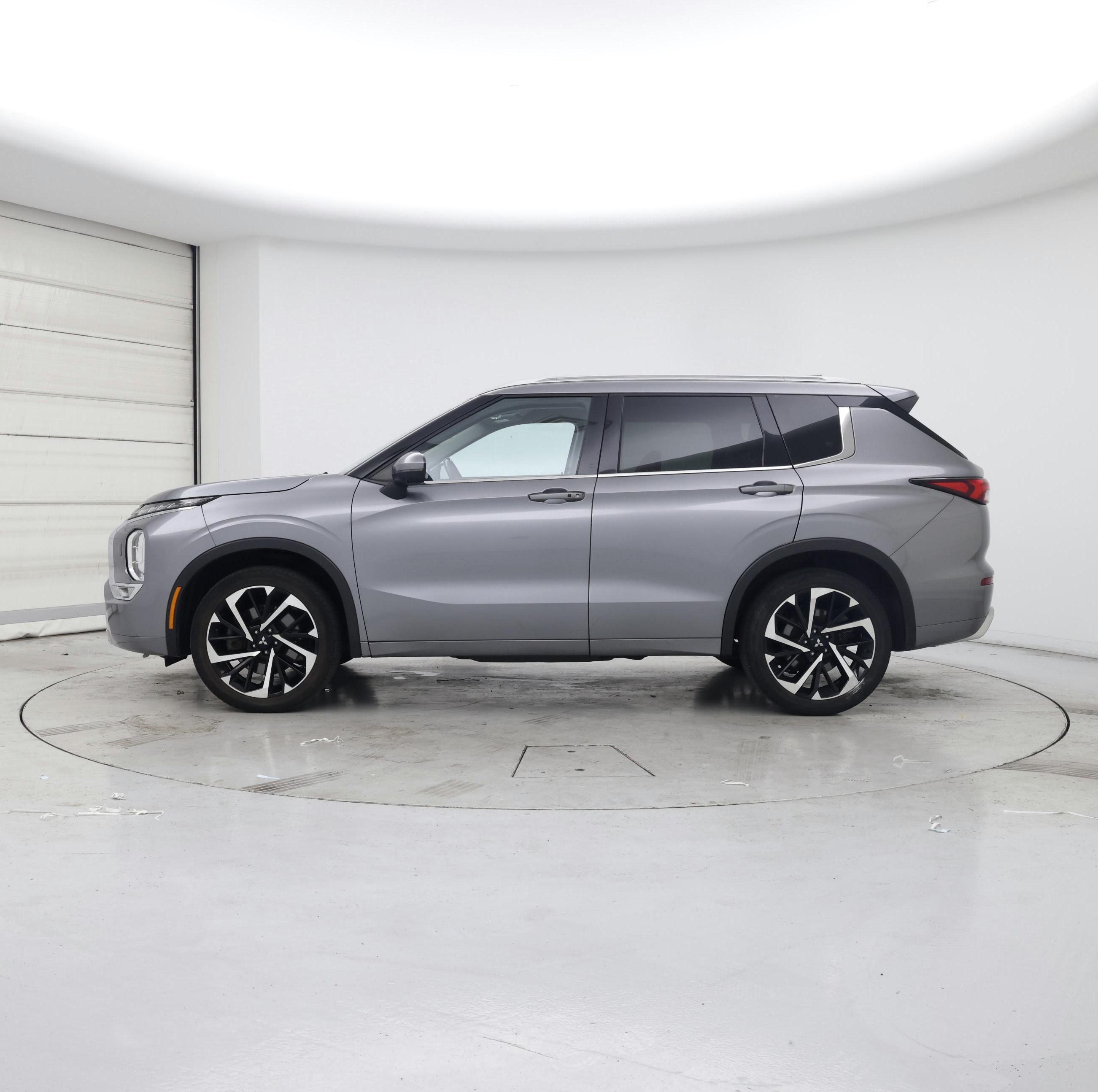 Thumbnail: 2022 Mitsubishi Outlander - 3