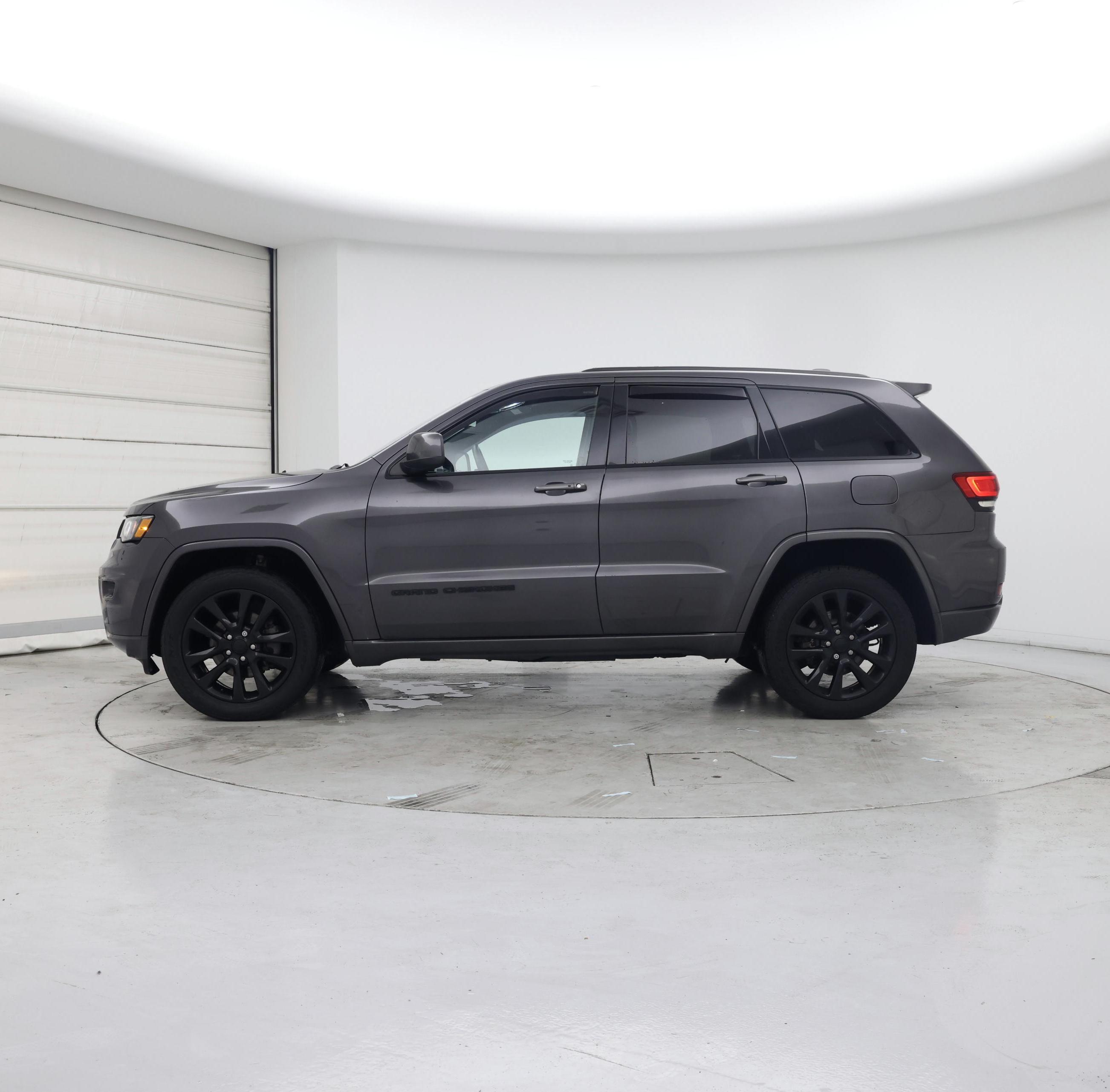 Thumbnail: 2018 Jeep Grand Cherokee - 3