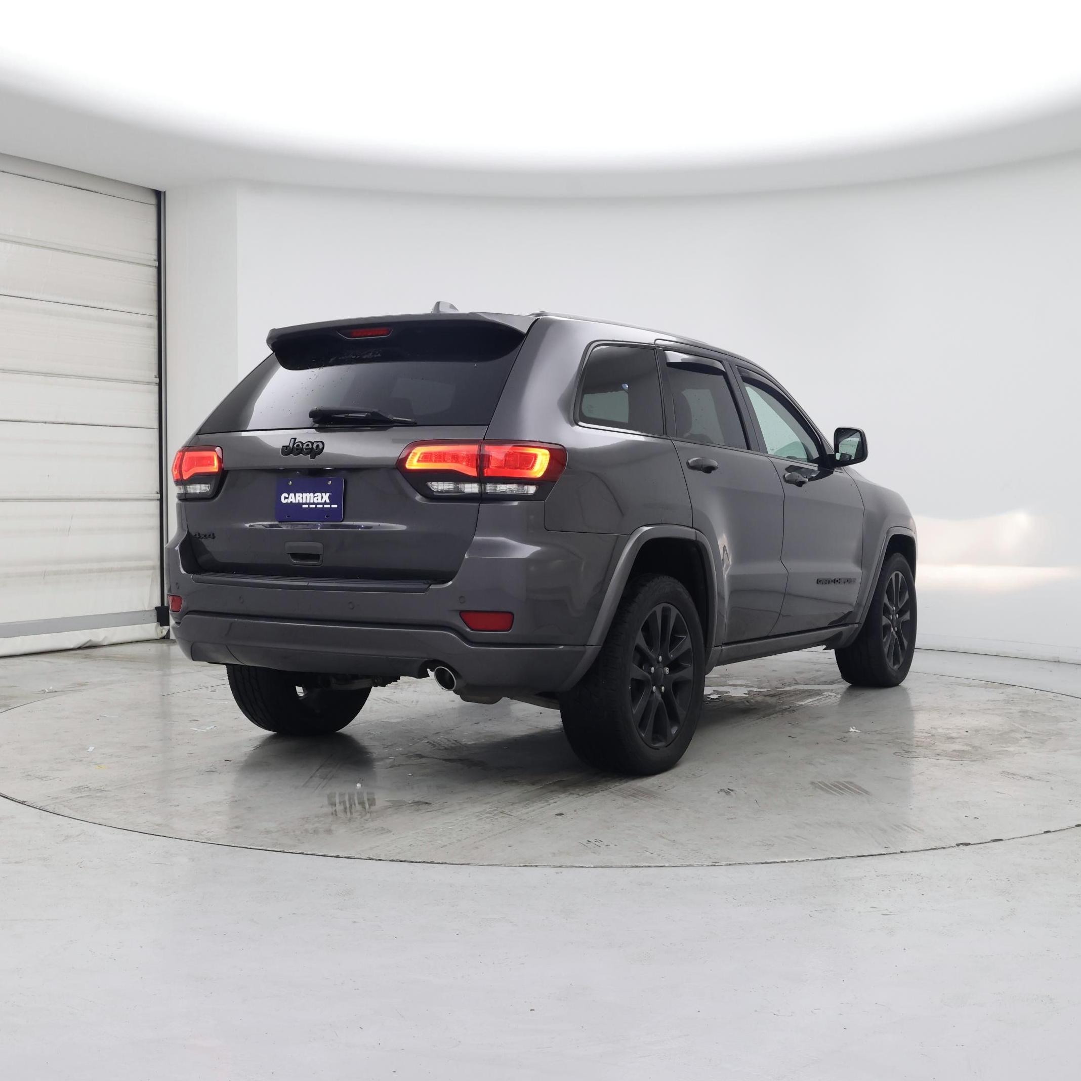 Thumbnail: 2018 Jeep Grand Cherokee - 8