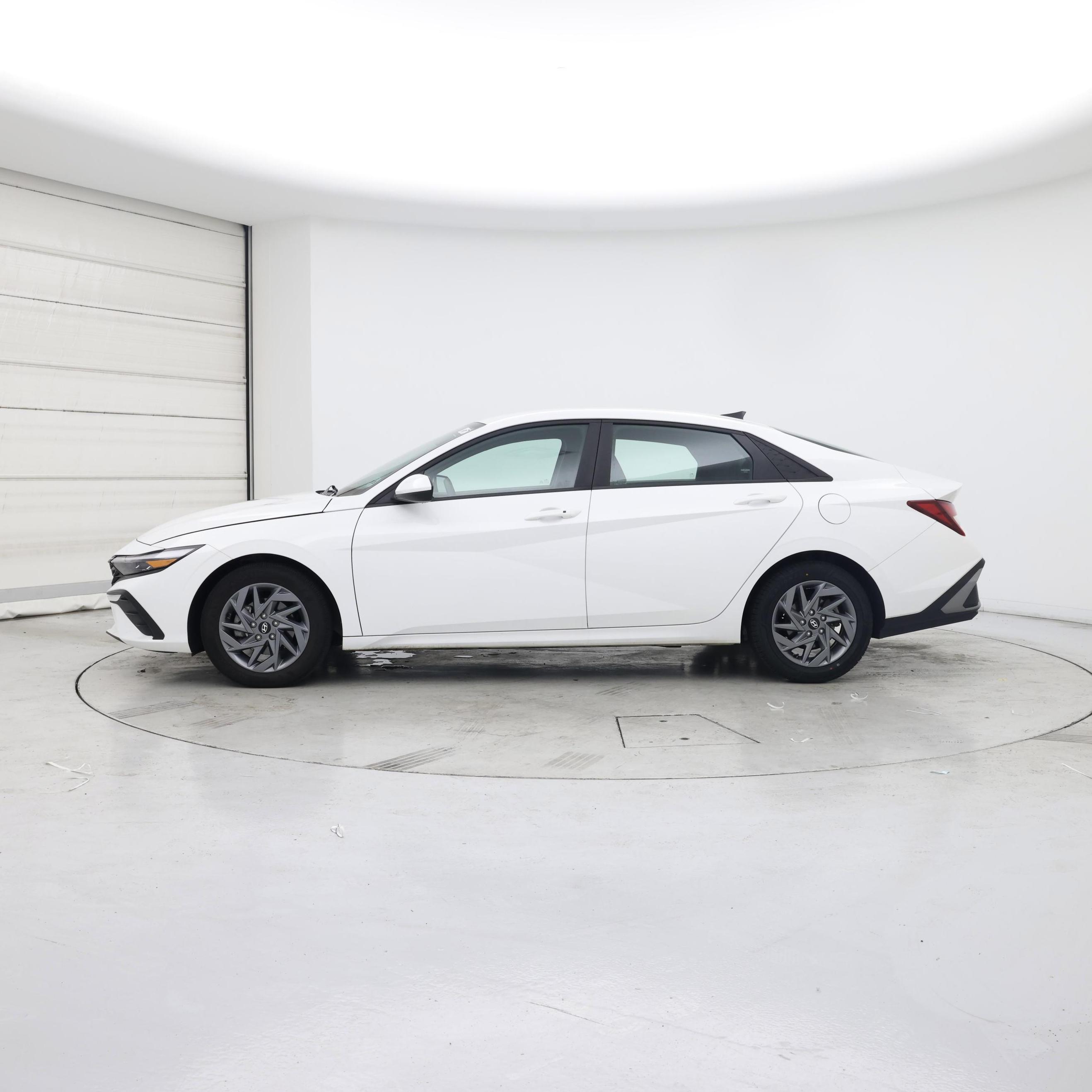 Thumbnail: 2024 Hyundai Elantra - 3