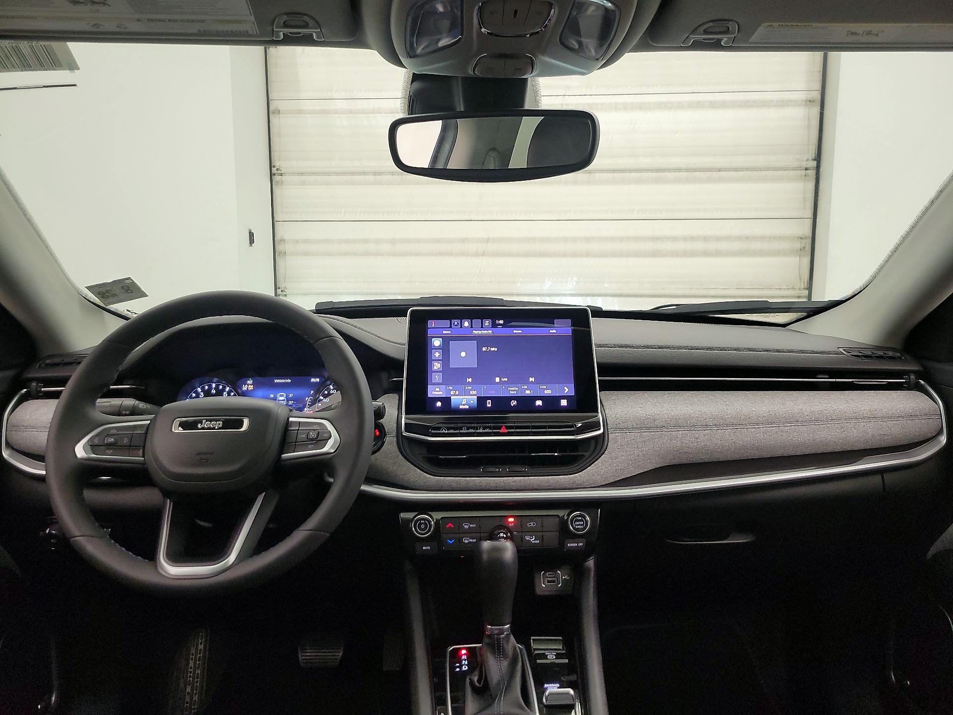 Thumbnail: 2022 Jeep Compass - 9