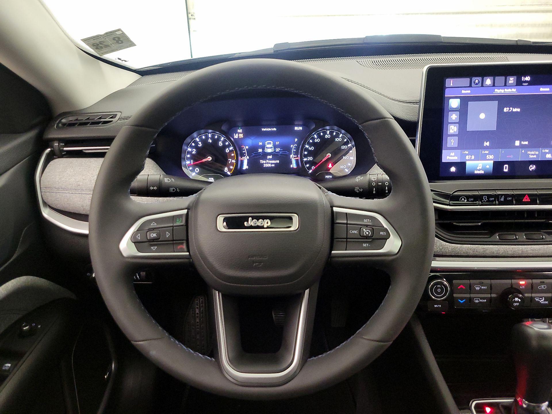 Thumbnail: 2022 Jeep Compass - 10