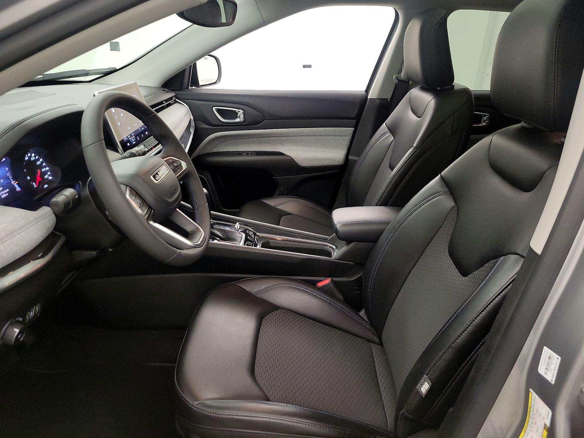 Thumbnail: 2022 Jeep Compass - 11