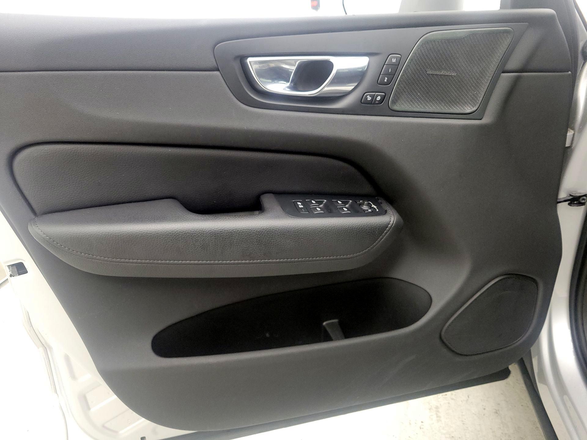 Thumbnail: 2020 Volvo XC60 - 12
