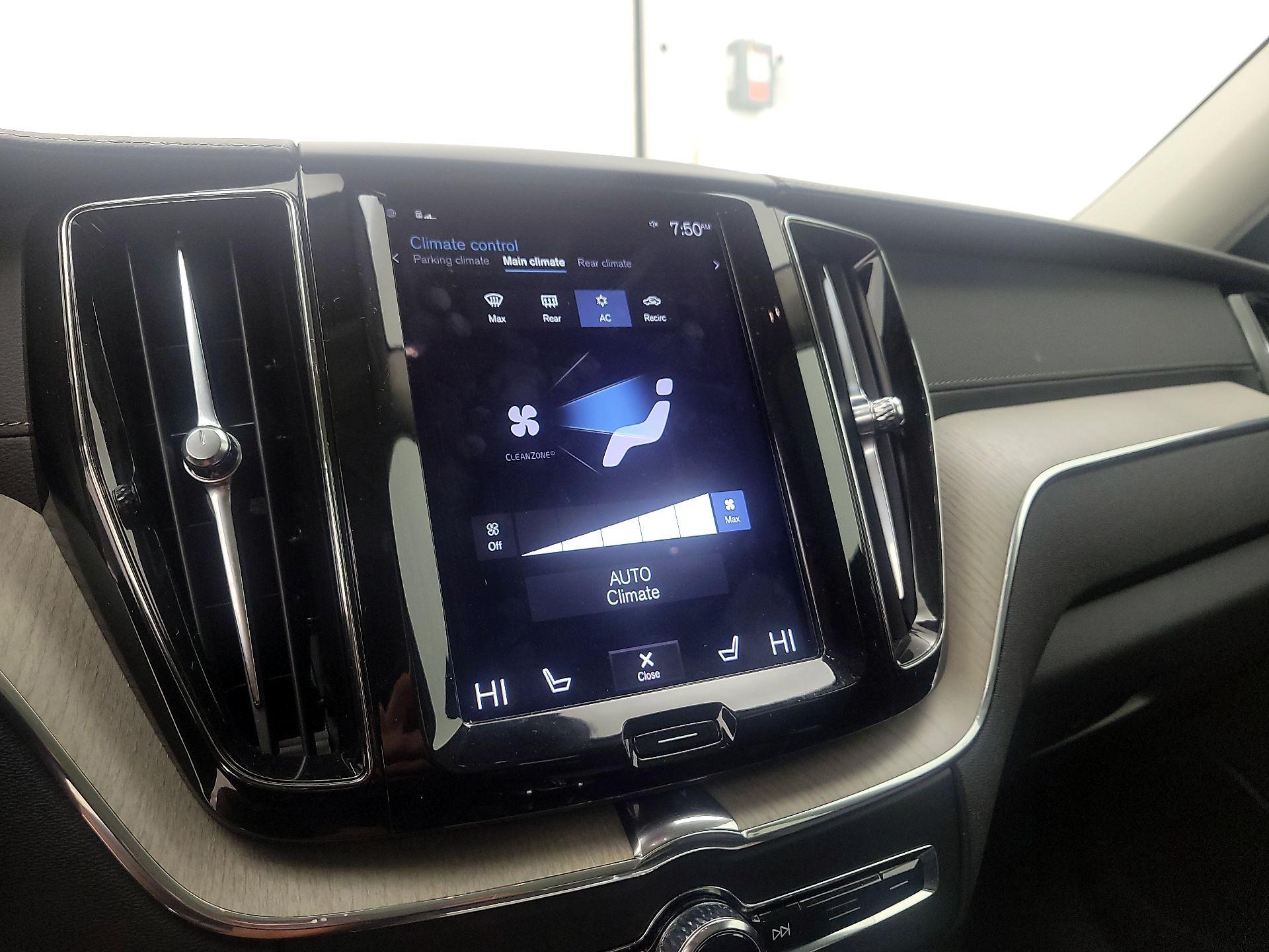 Thumbnail: 2020 Volvo XC60 - 15