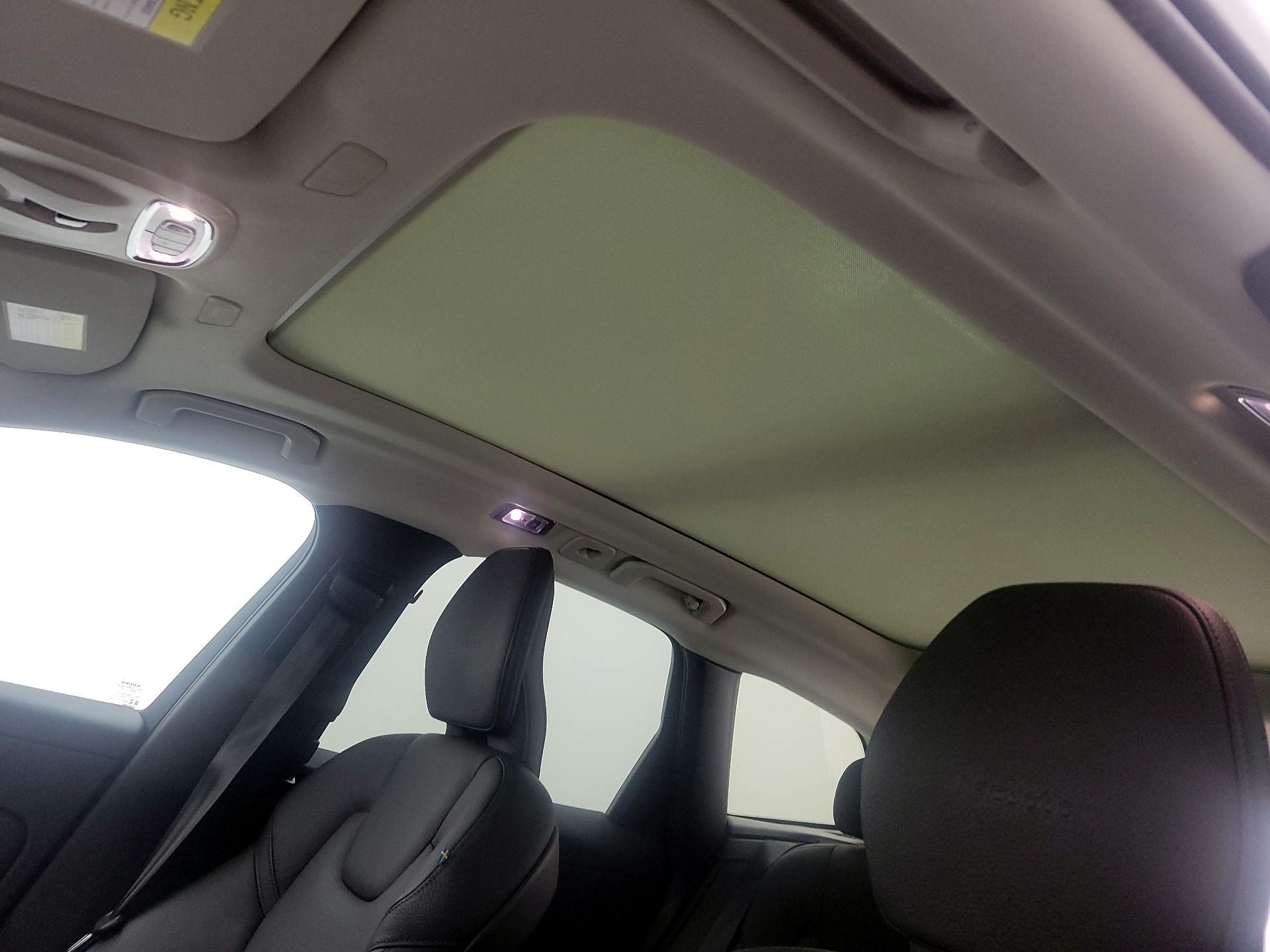 Thumbnail: 2020 Volvo XC60 - 17