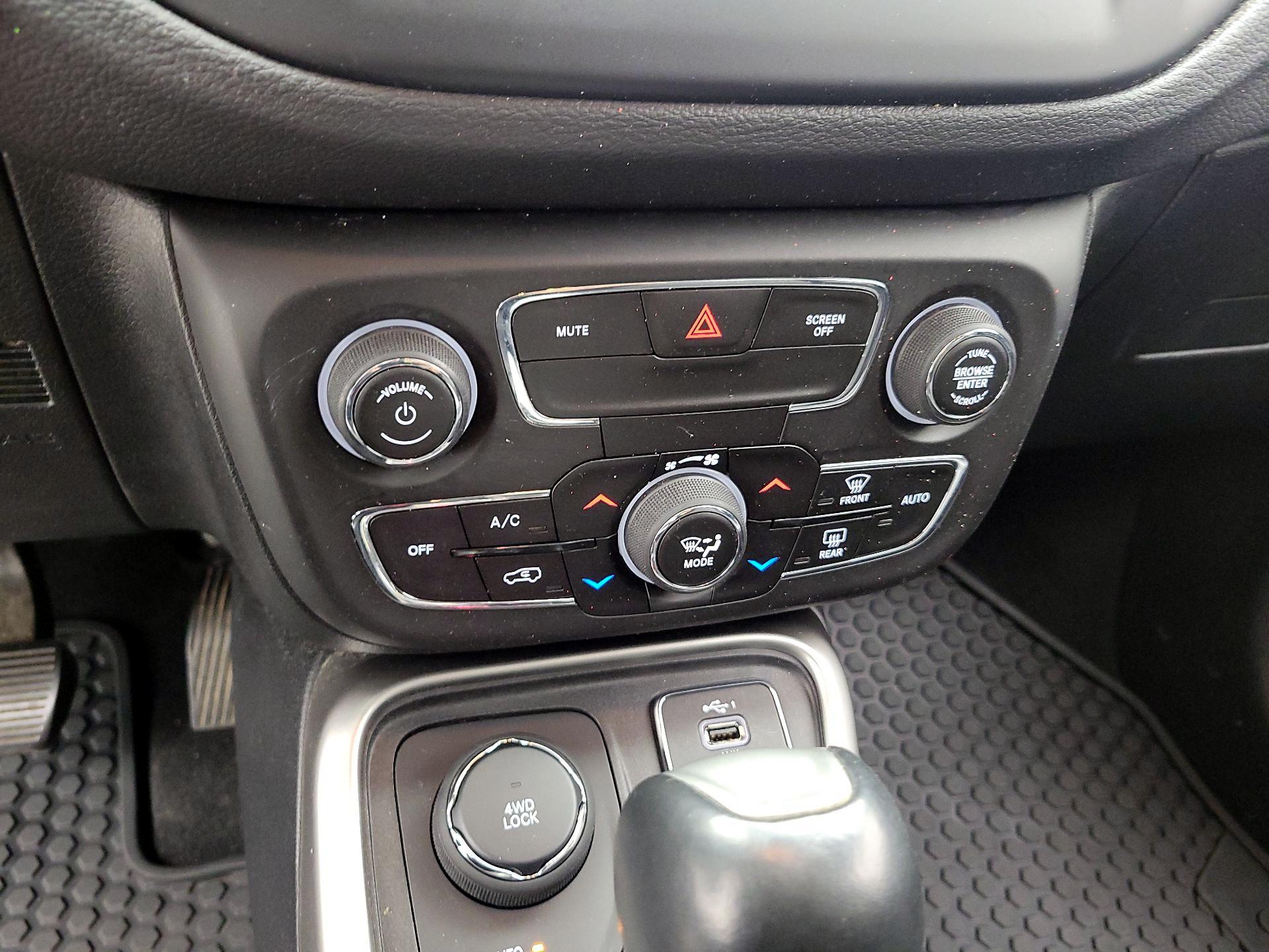 Thumbnail: 2019 Jeep Compass - 16