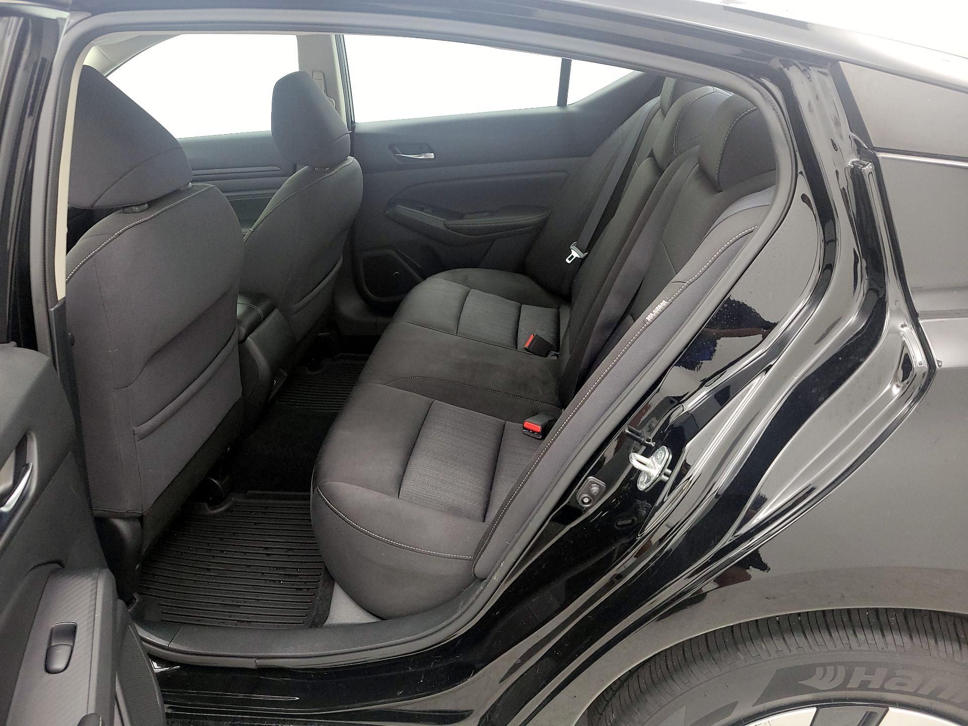 Thumbnail: 2019 Nissan Altima - 19