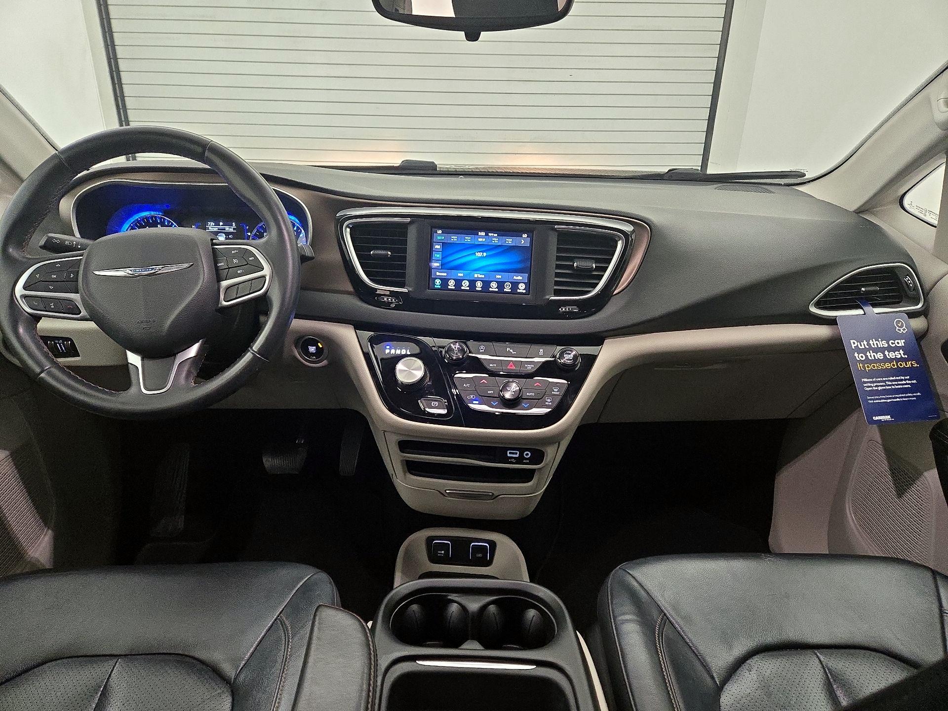 Thumbnail: 2018 Chrysler Pacifica - 9