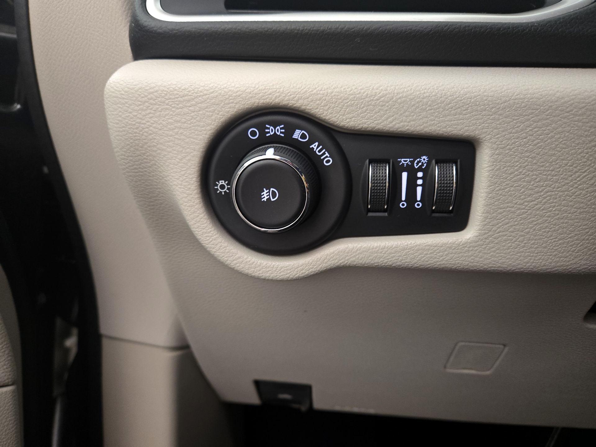 Thumbnail: 2018 Chrysler Pacifica - 13
