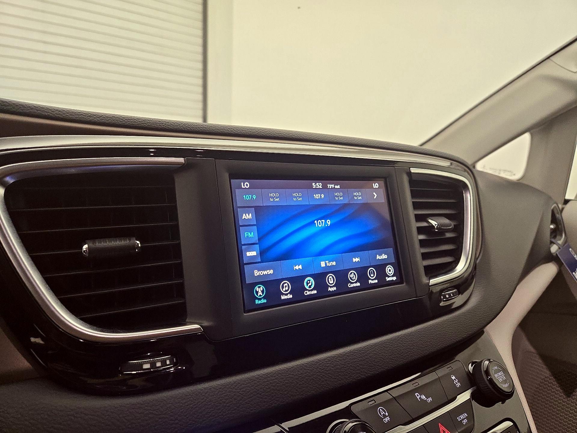Thumbnail: 2018 Chrysler Pacifica - 15
