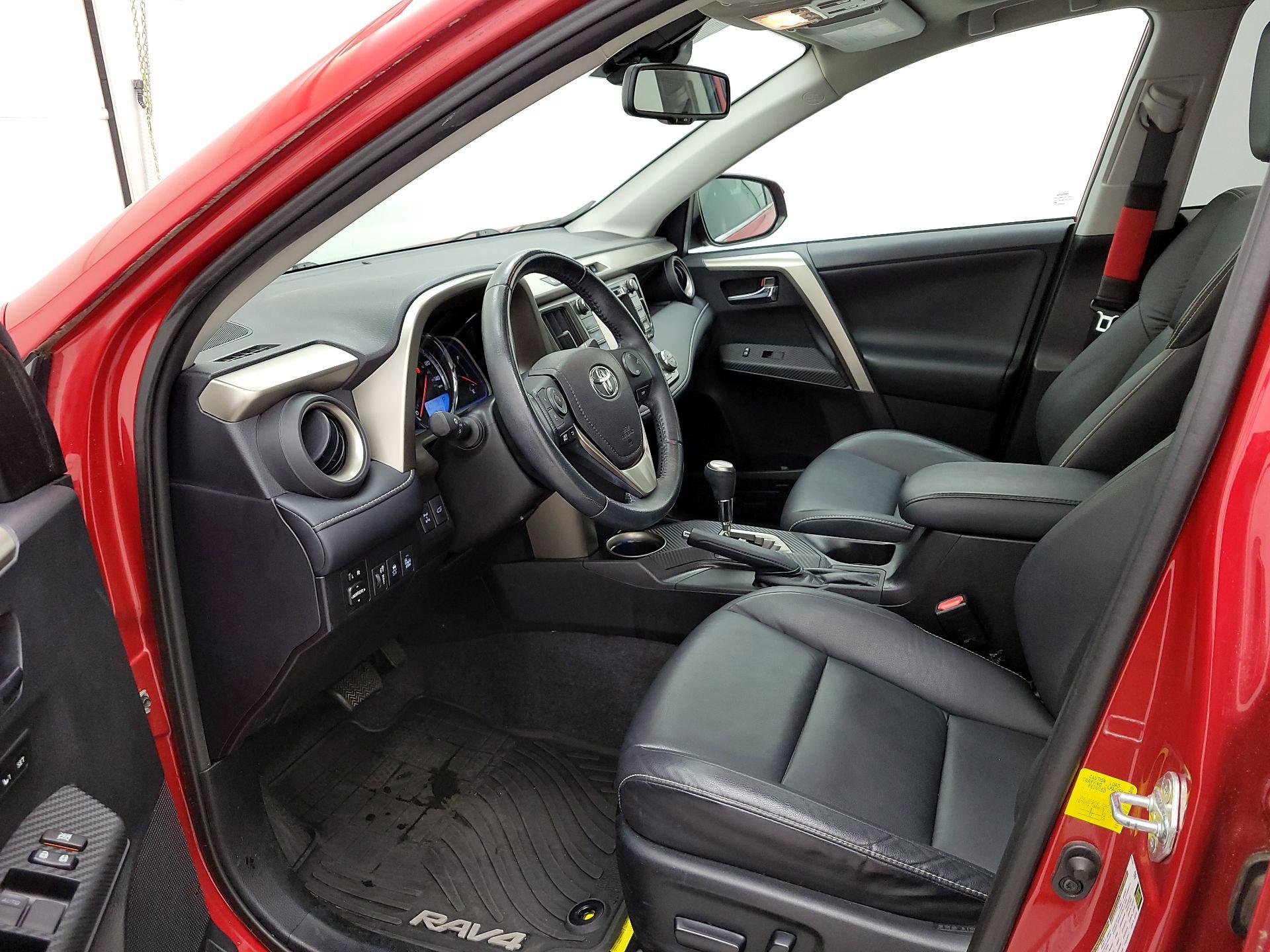 Thumbnail: 2015 Toyota RAV4 - 11