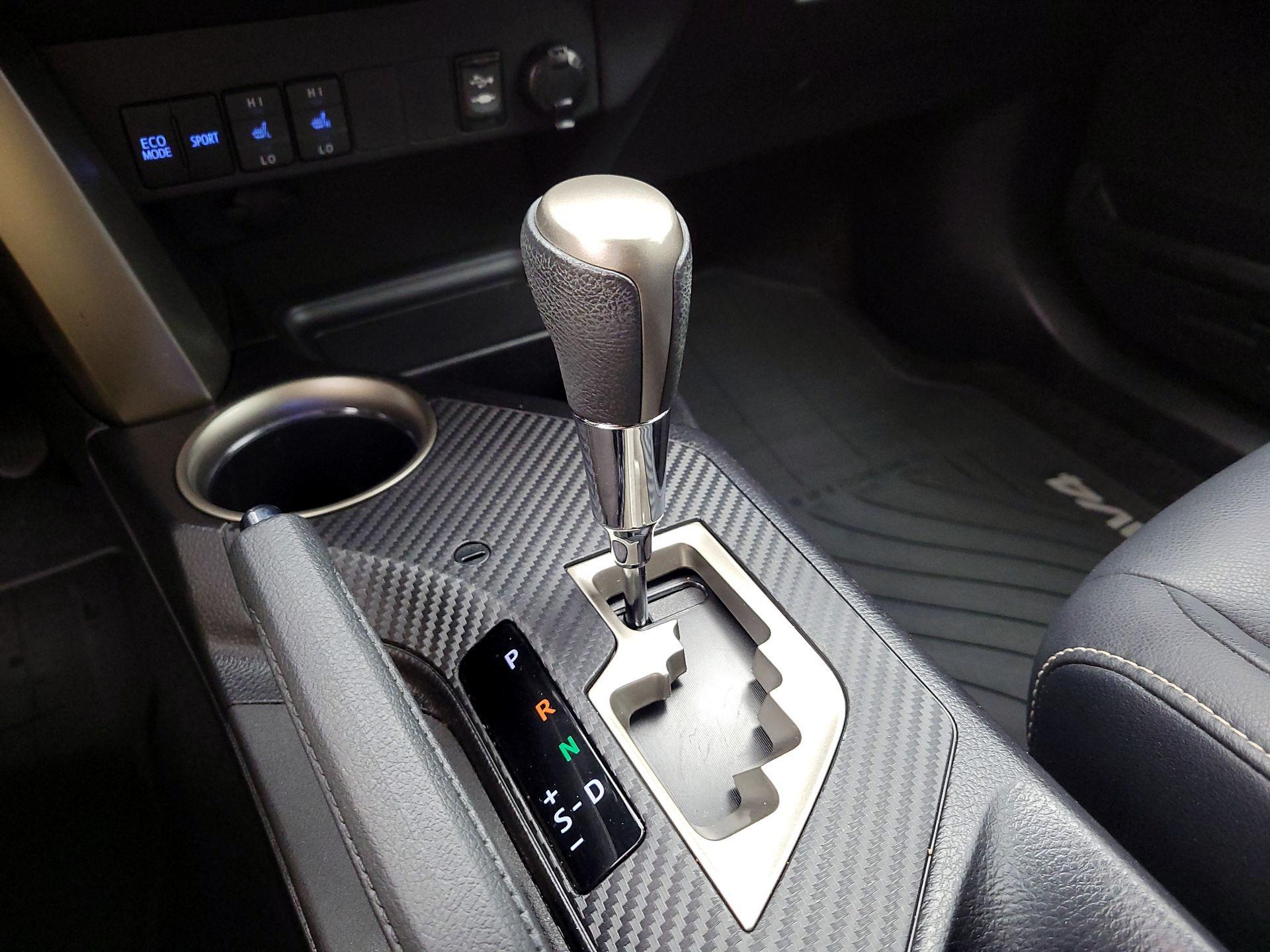 Thumbnail: 2015 Toyota RAV4 - 18