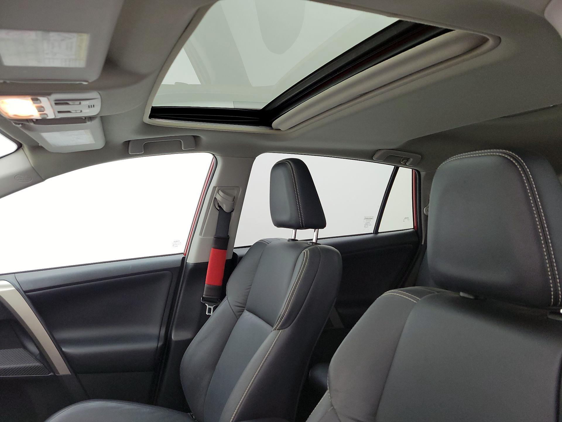 Thumbnail: 2015 Toyota RAV4 - 20