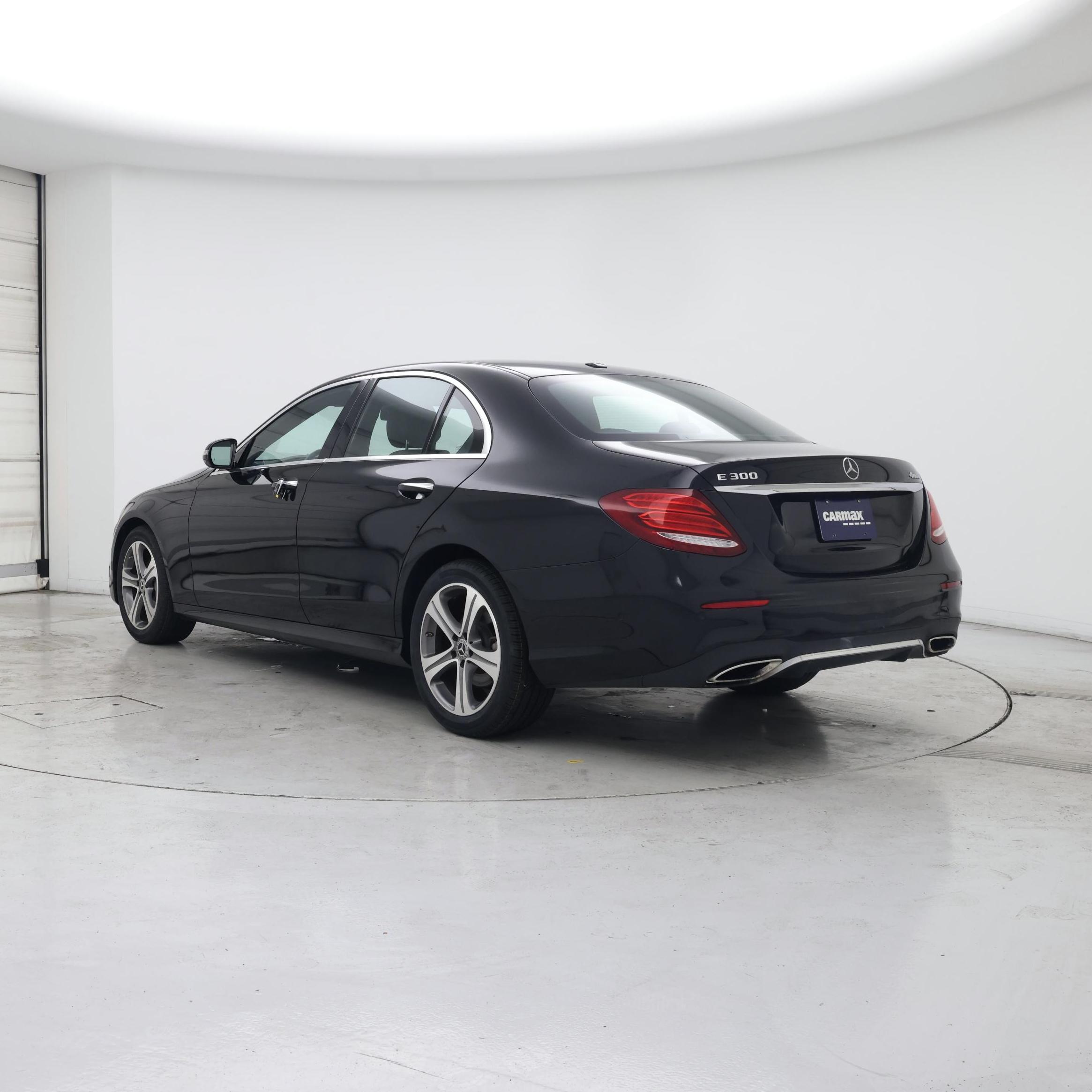 Thumbnail: 2017 Mercedes-Benz E-Class - 2