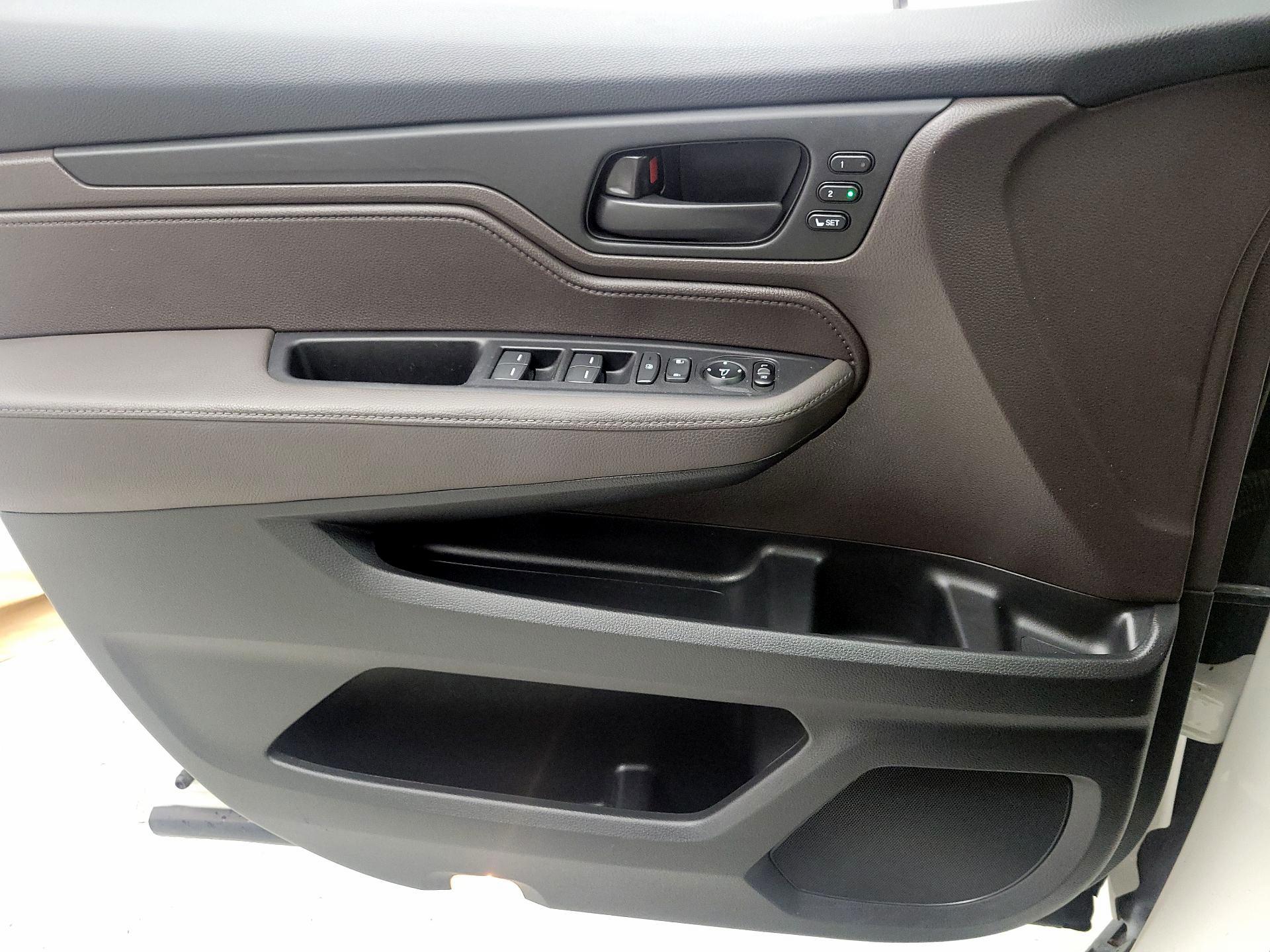 Thumbnail: 2018 Honda Odyssey - 12