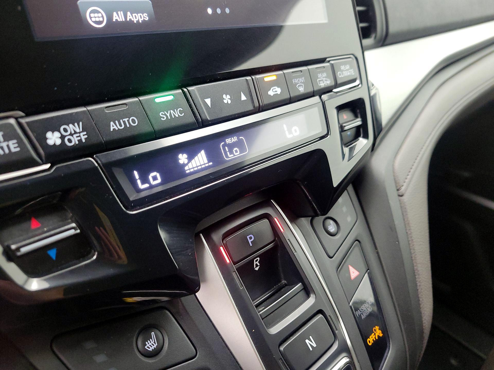 Thumbnail: 2018 Honda Odyssey - 15
