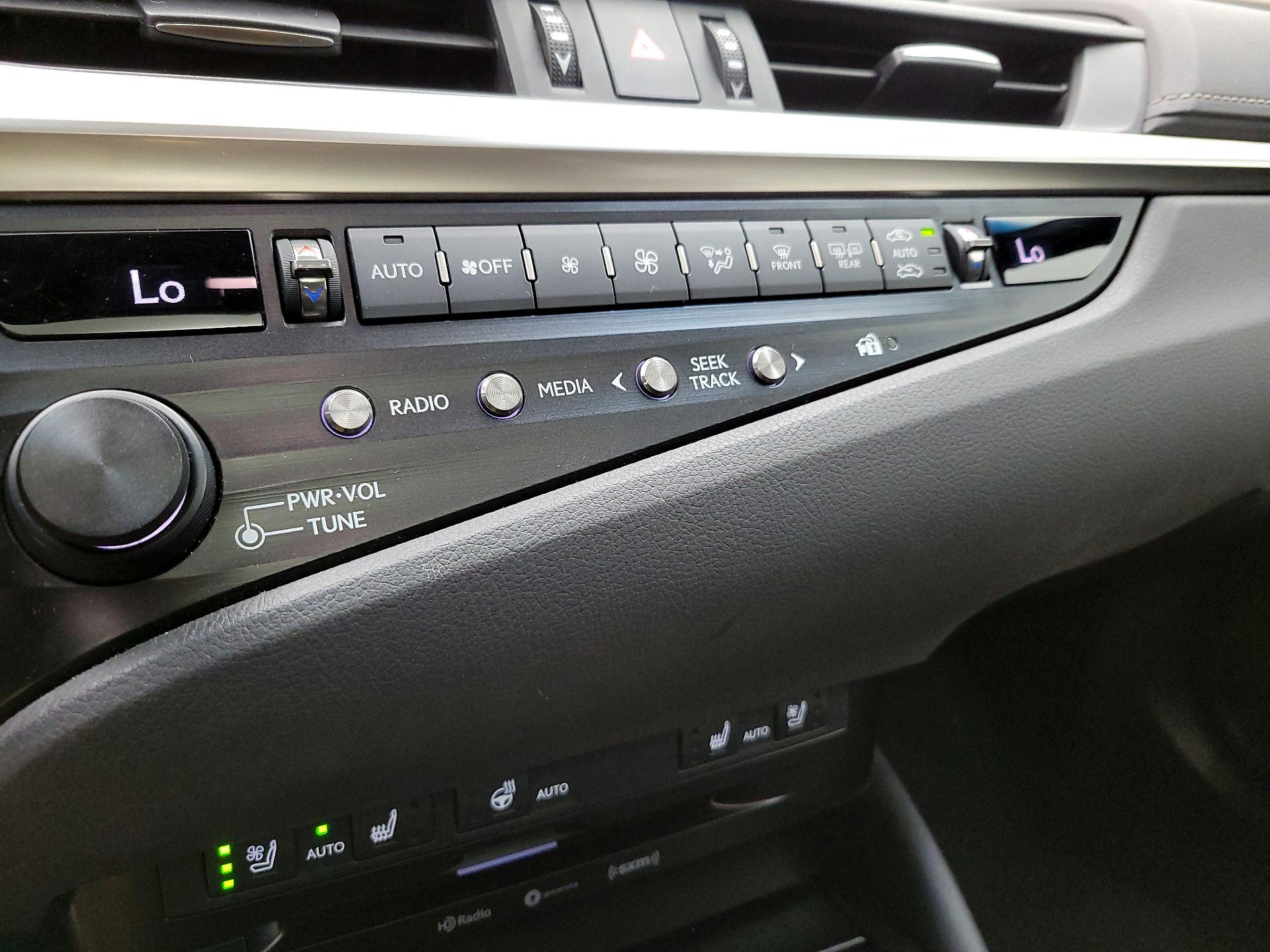 Thumbnail: 2019 Lexus ES - 16