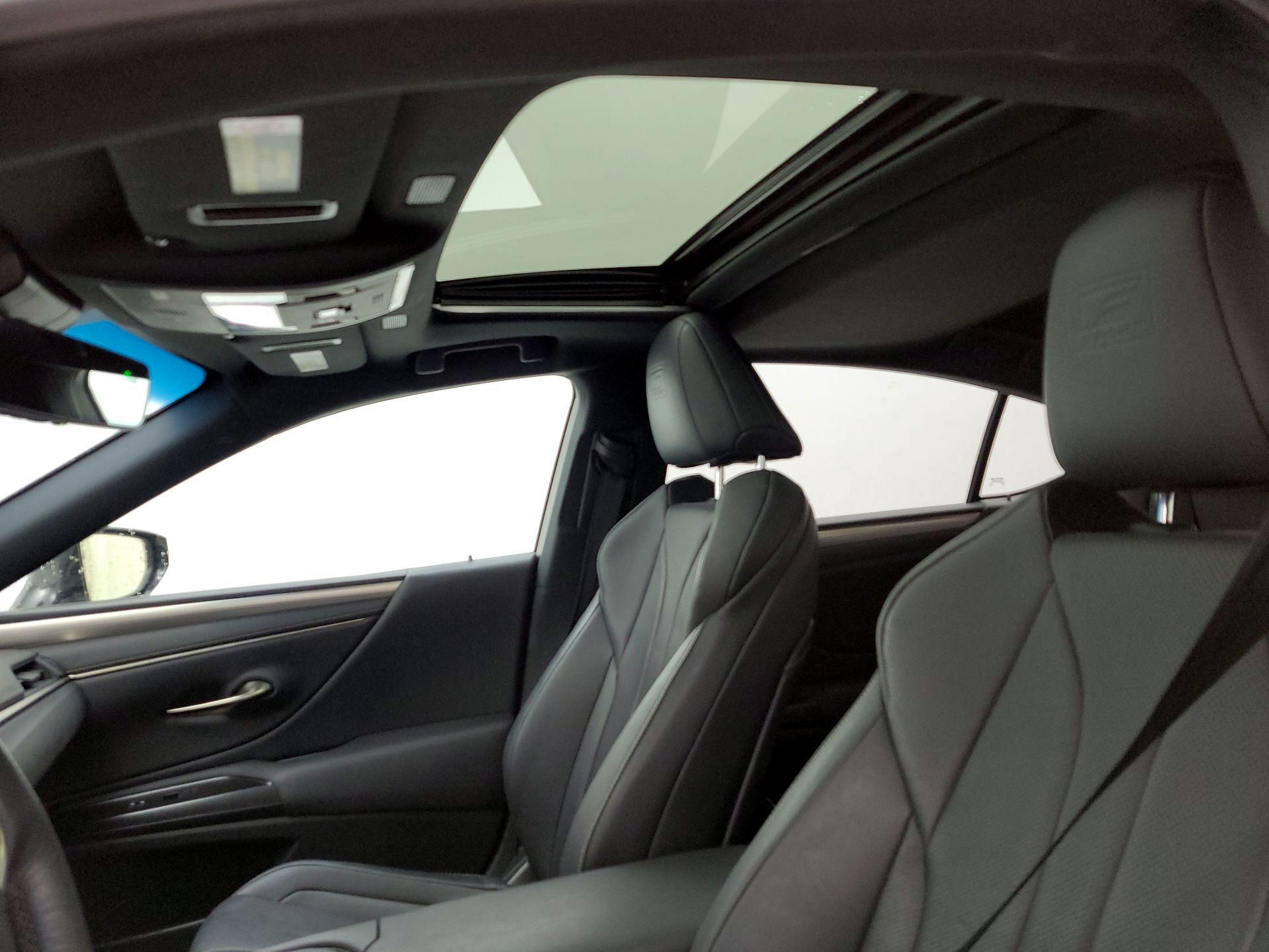 Thumbnail: 2019 Lexus ES - 19