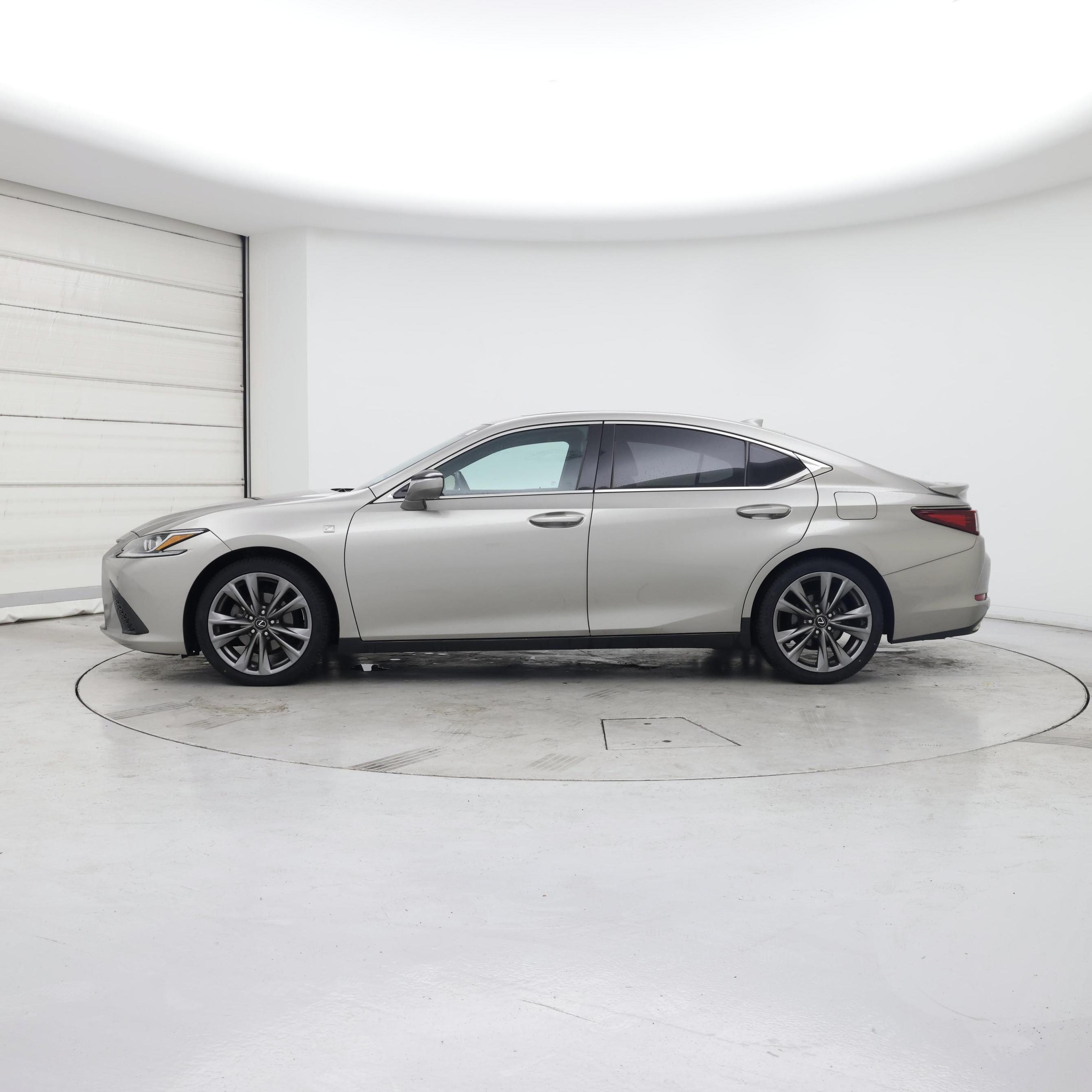 Thumbnail: 2019 Lexus ES - 3