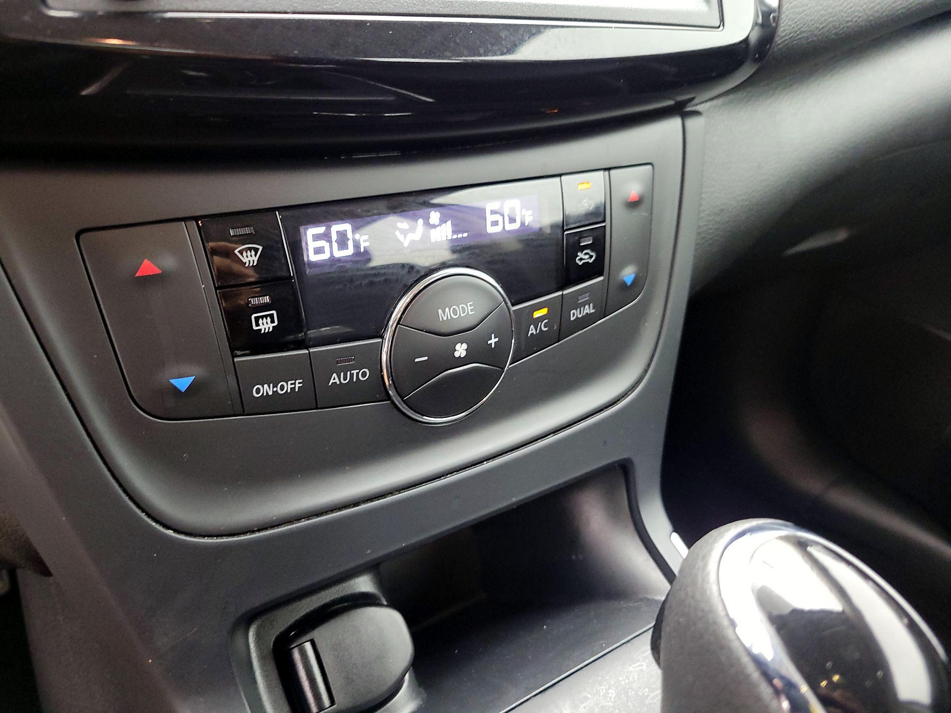 Thumbnail: 2019 Nissan Sentra - 16