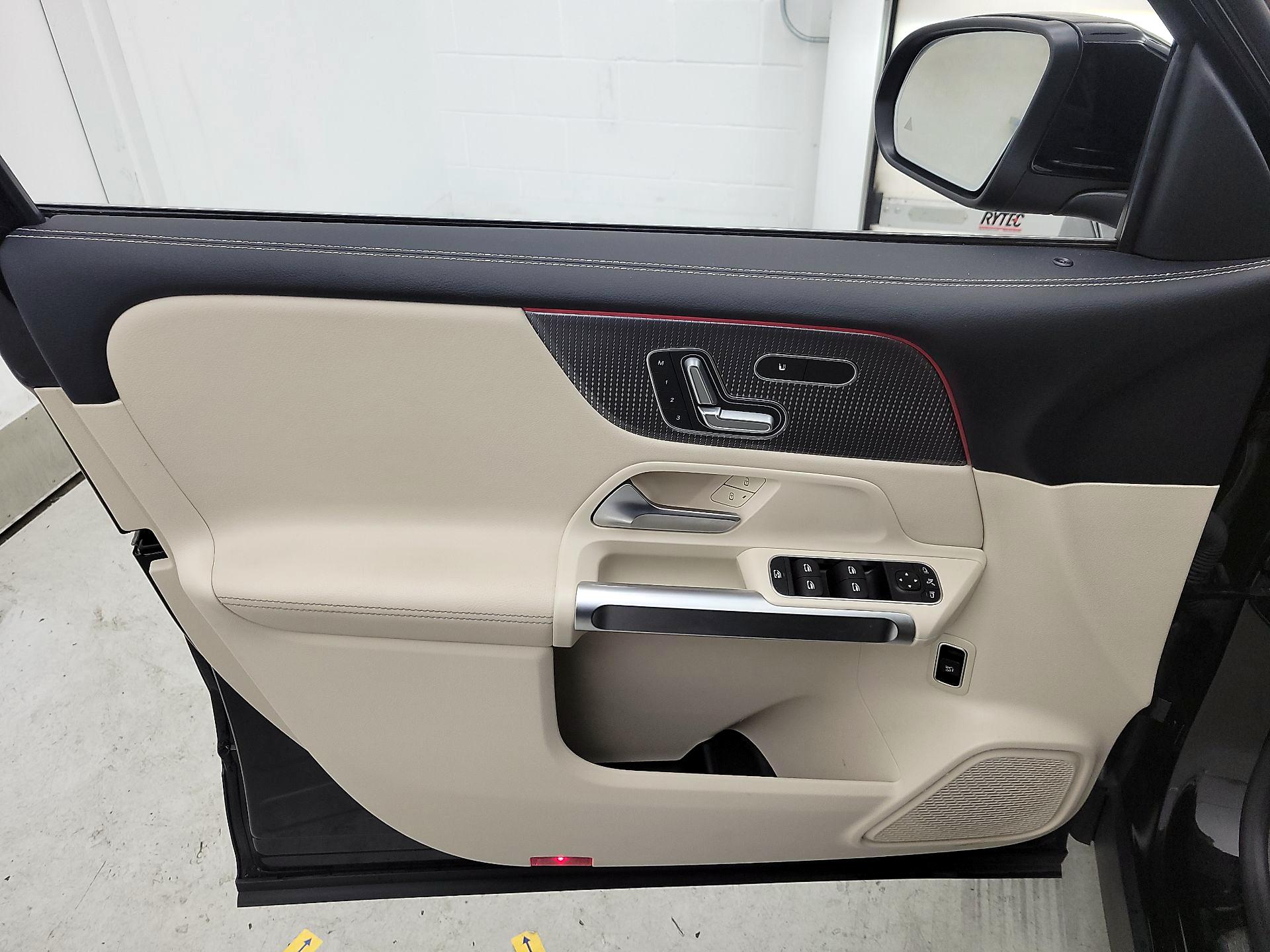 Thumbnail: 2021 Mercedes-Benz GLB - 12