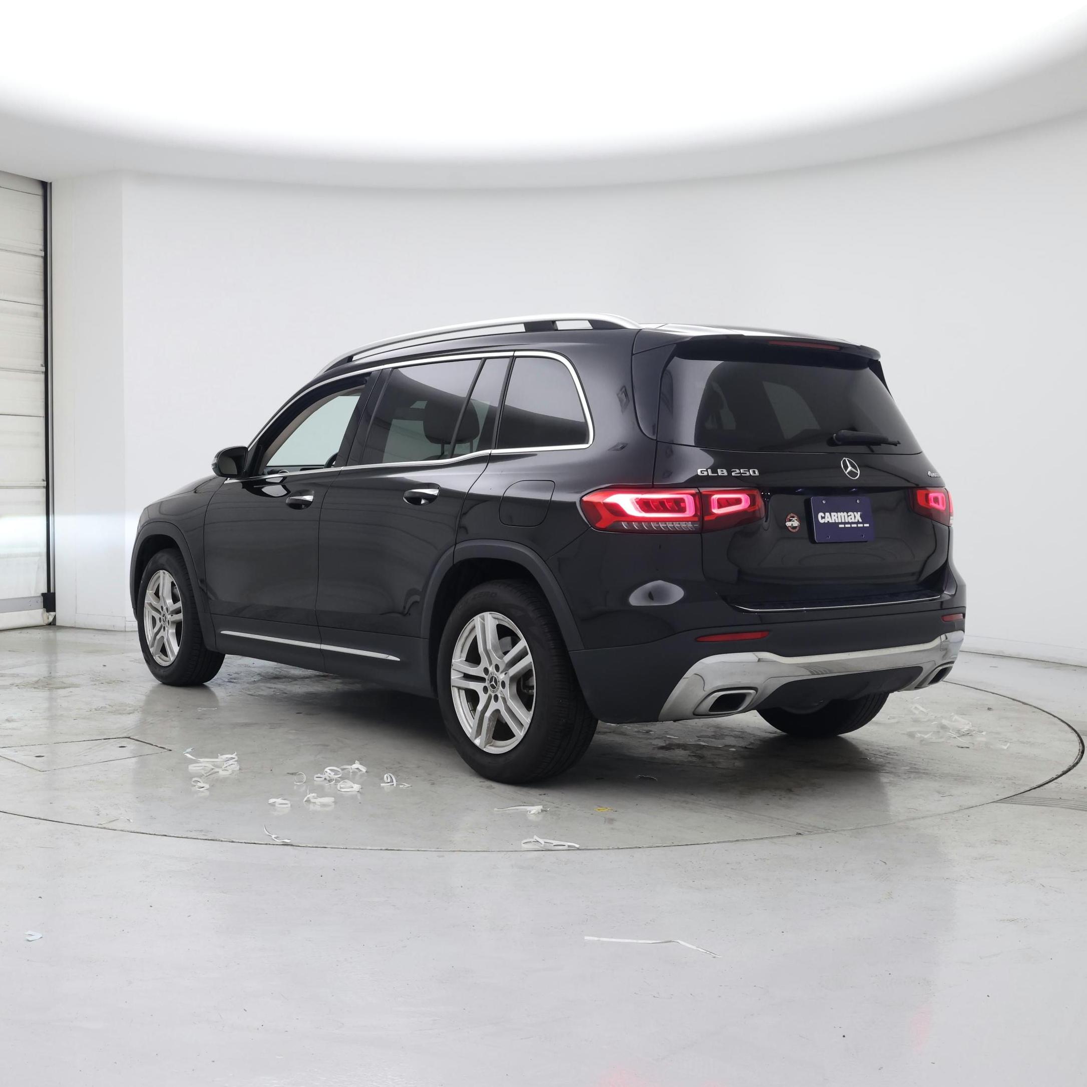 Thumbnail: 2021 Mercedes-Benz GLB - 2