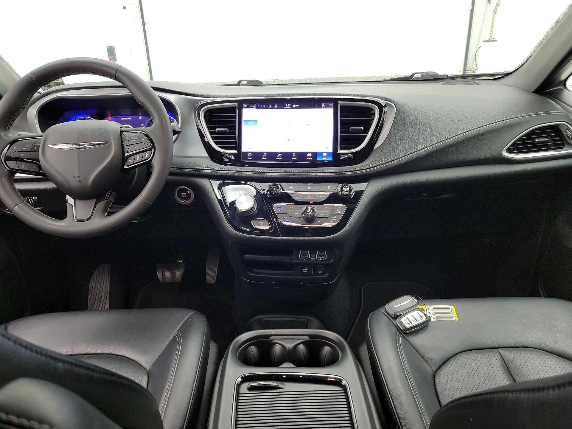 Thumbnail: 2022 Chrysler Pacifica - 9