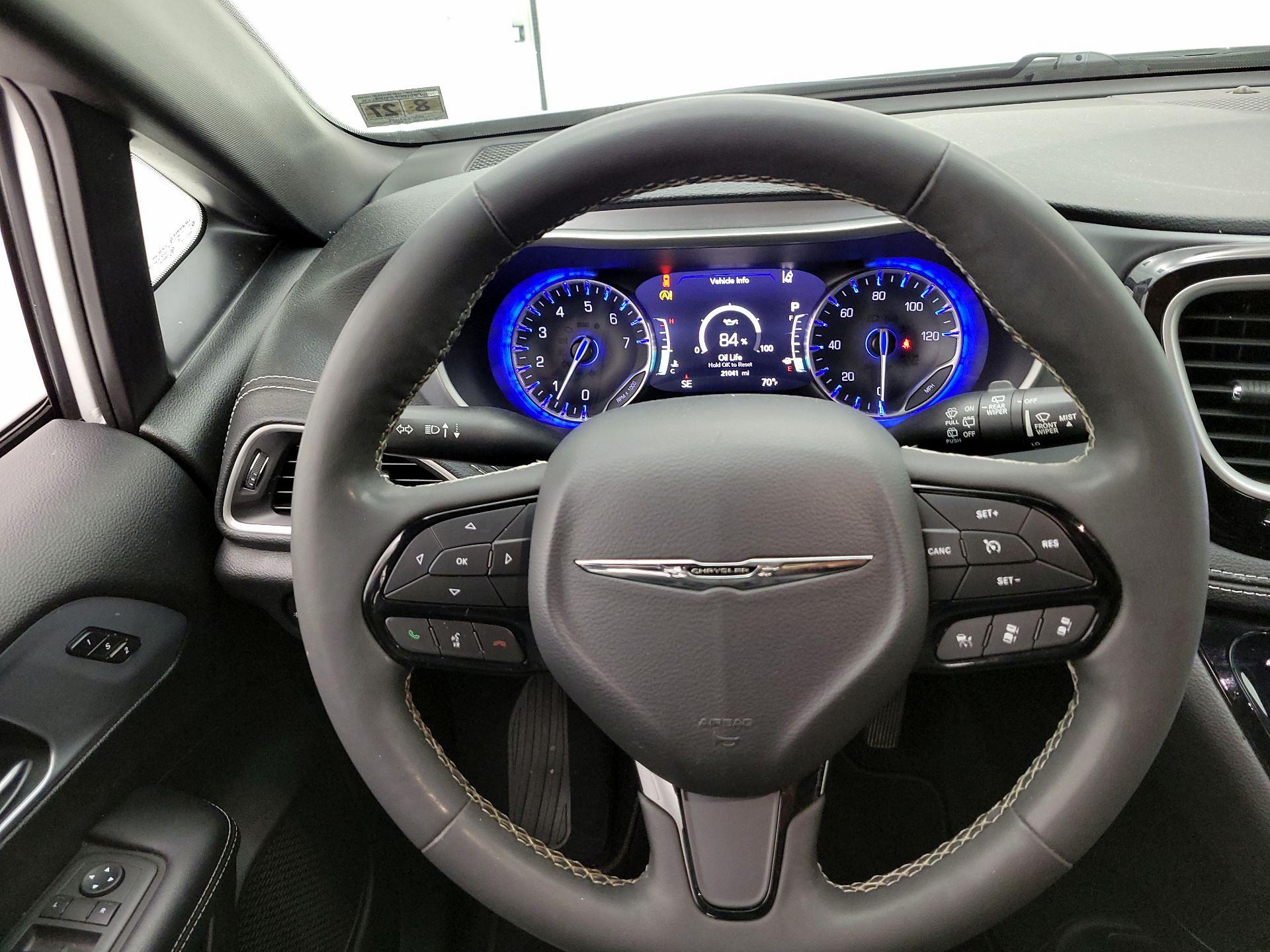 Thumbnail: 2022 Chrysler Pacifica - 10