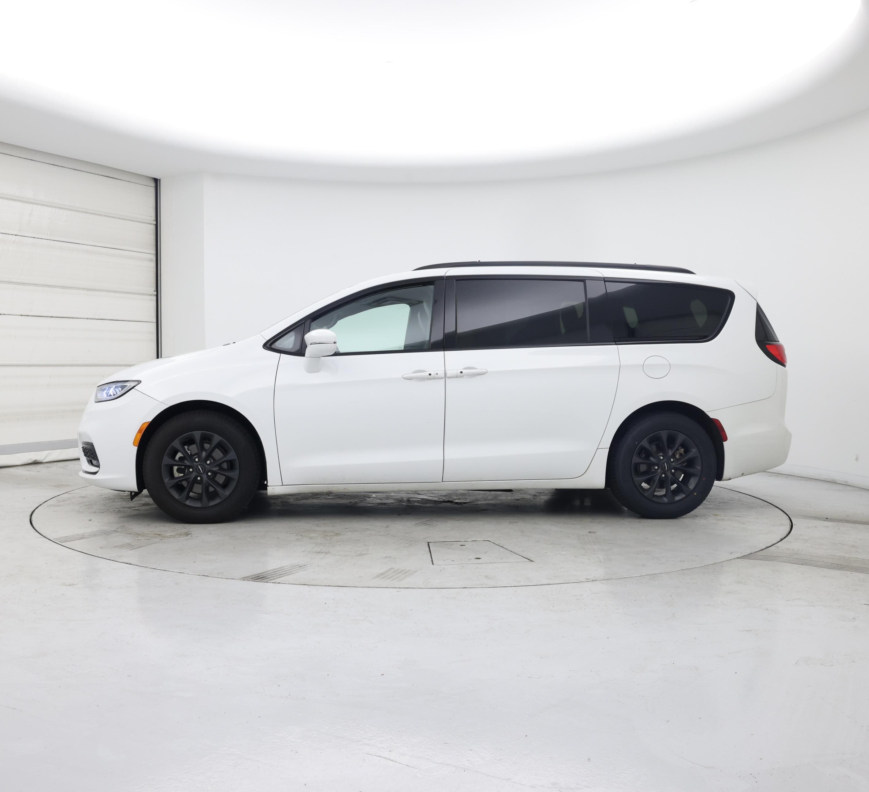 Thumbnail: 2022 Chrysler Pacifica - 3