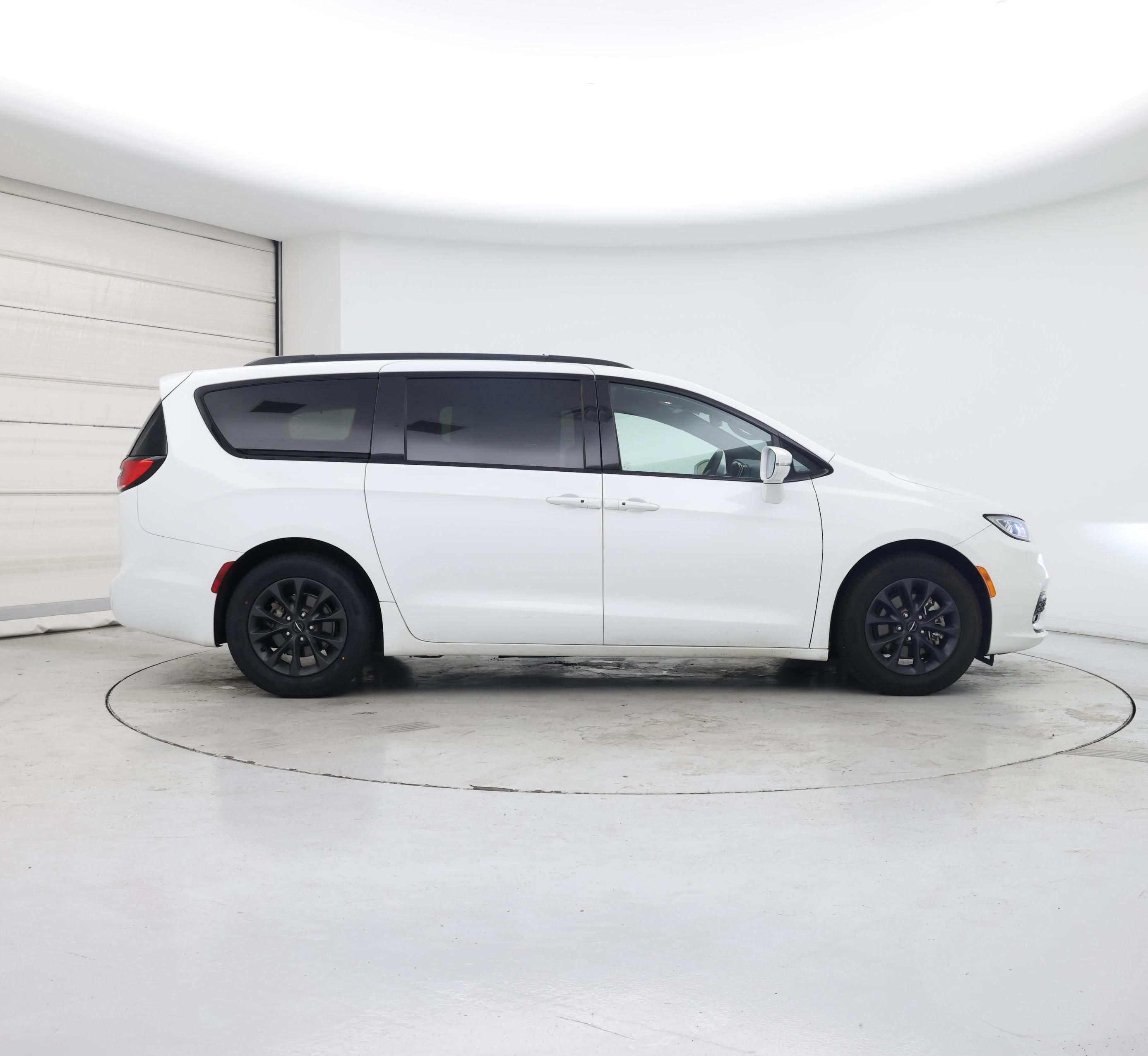 Thumbnail: 2022 Chrysler Pacifica - 7