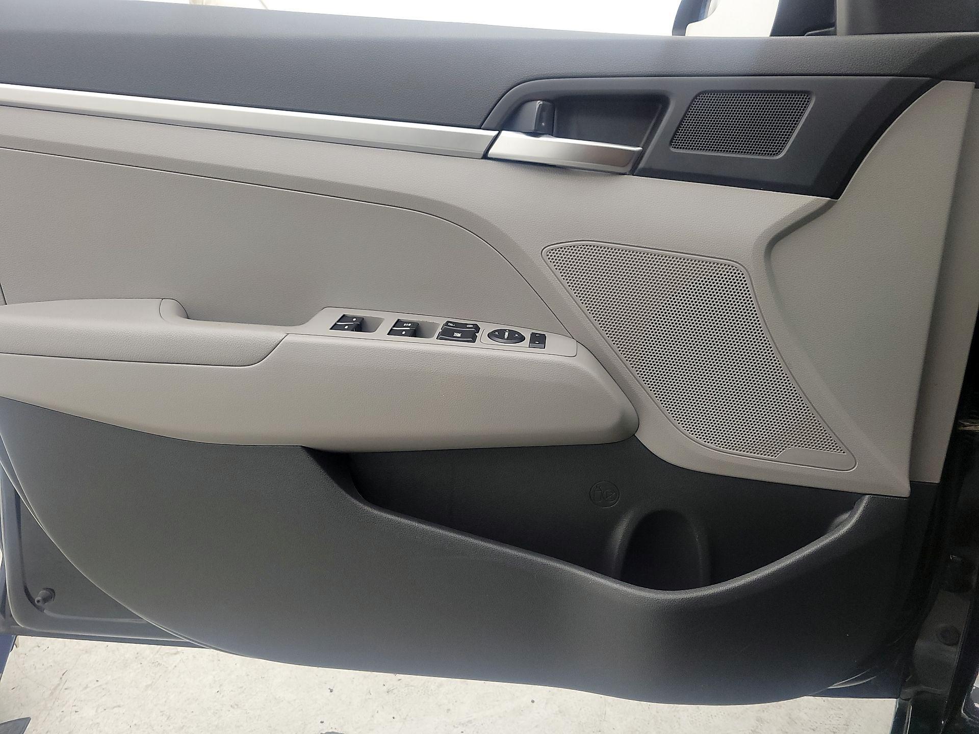 Thumbnail: 2020 Hyundai Elantra - 12