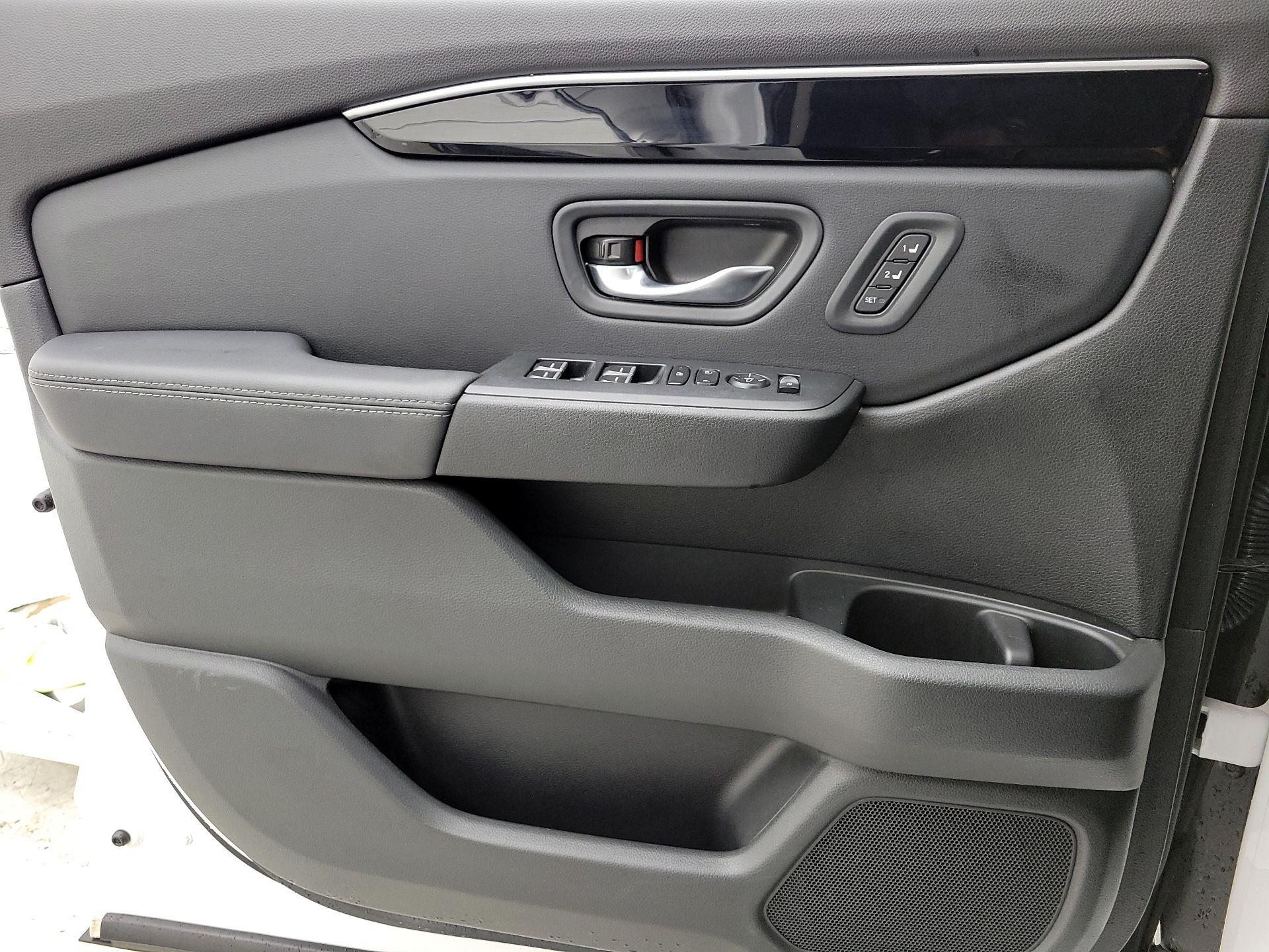 Thumbnail: 2024 Honda Pilot - 12