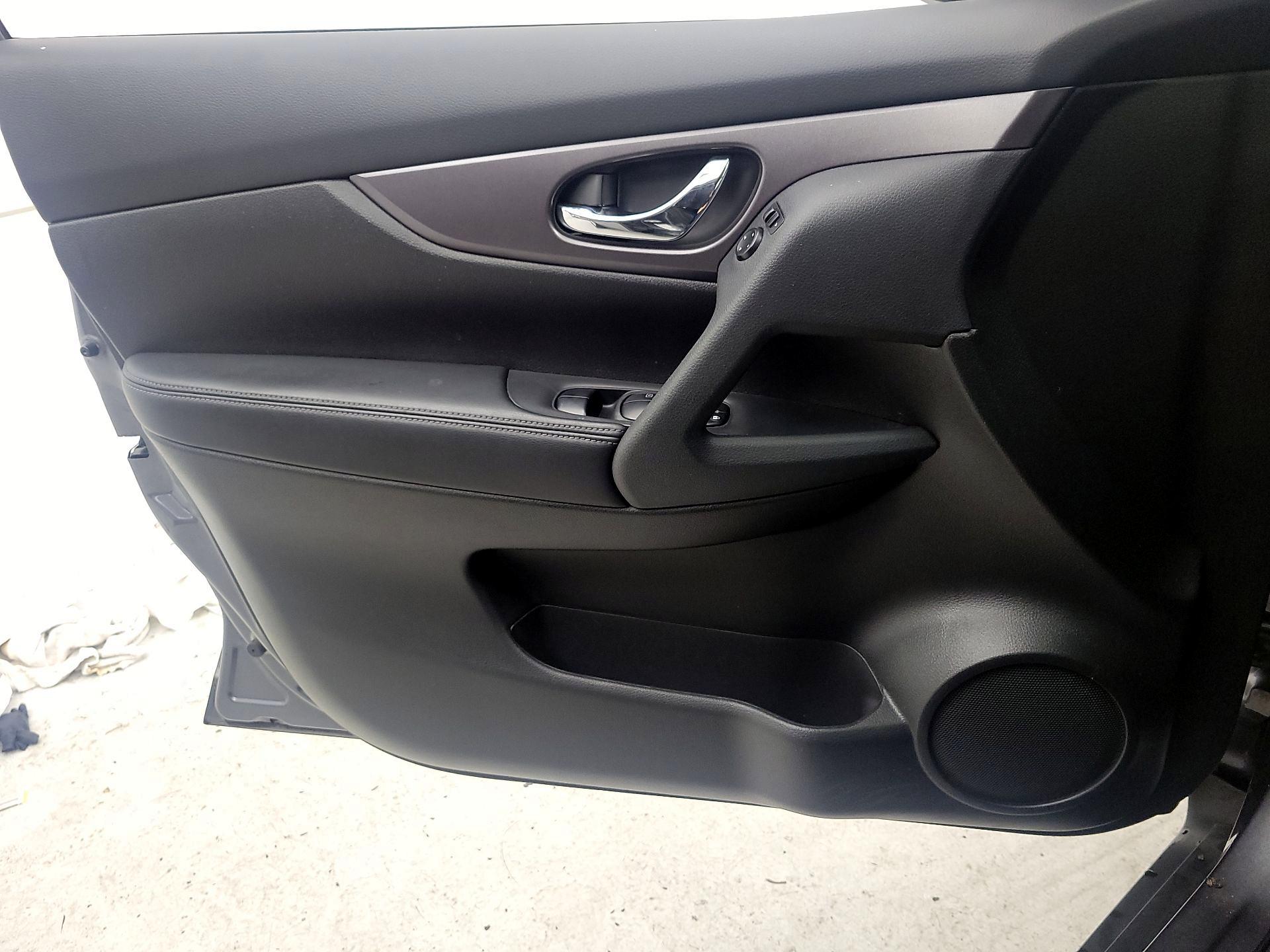 Thumbnail: 2015 Nissan Rogue - 12