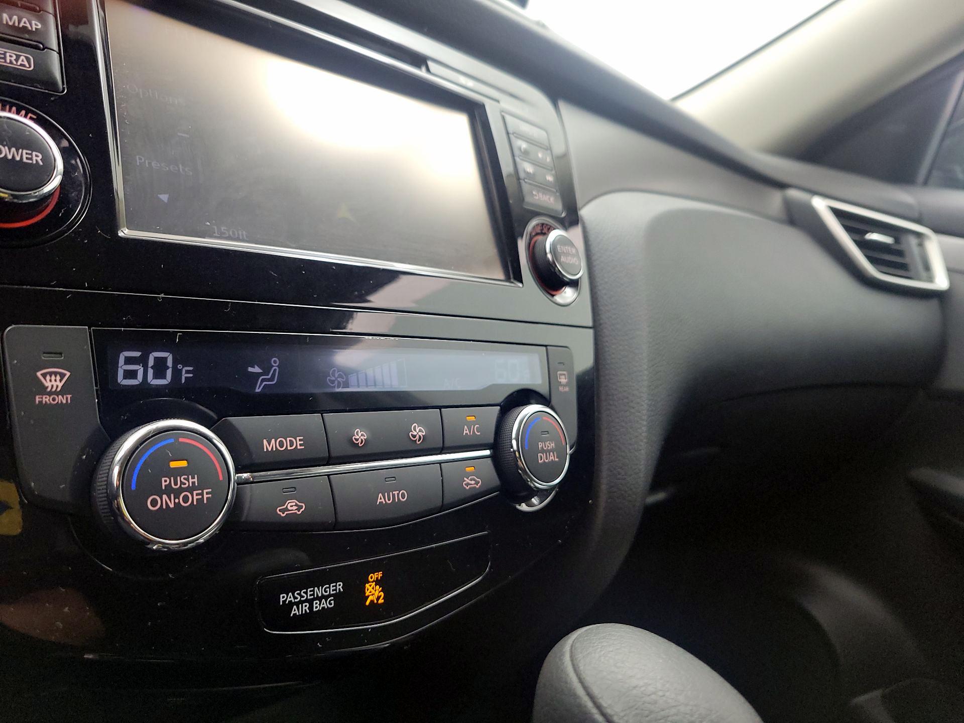 Thumbnail: 2015 Nissan Rogue - 16