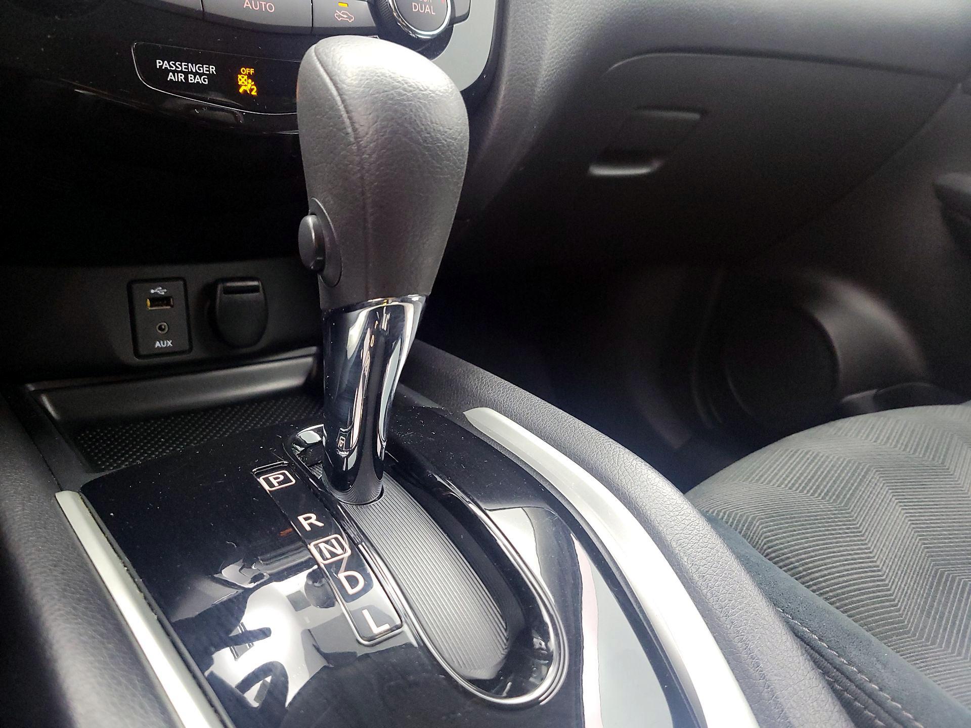Thumbnail: 2015 Nissan Rogue - 17