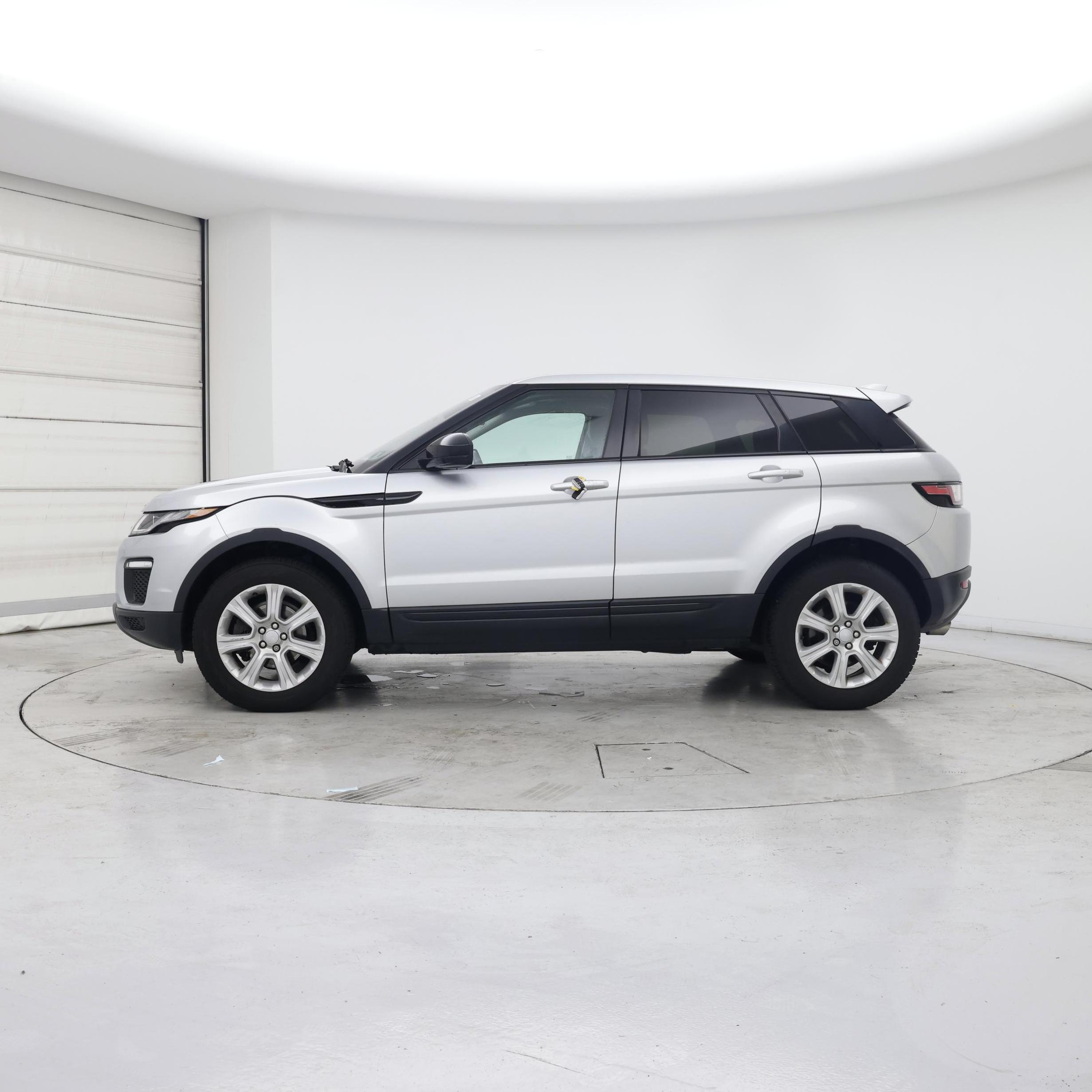 Thumbnail: 2018 Land Rover Range Rover Evoque - 3