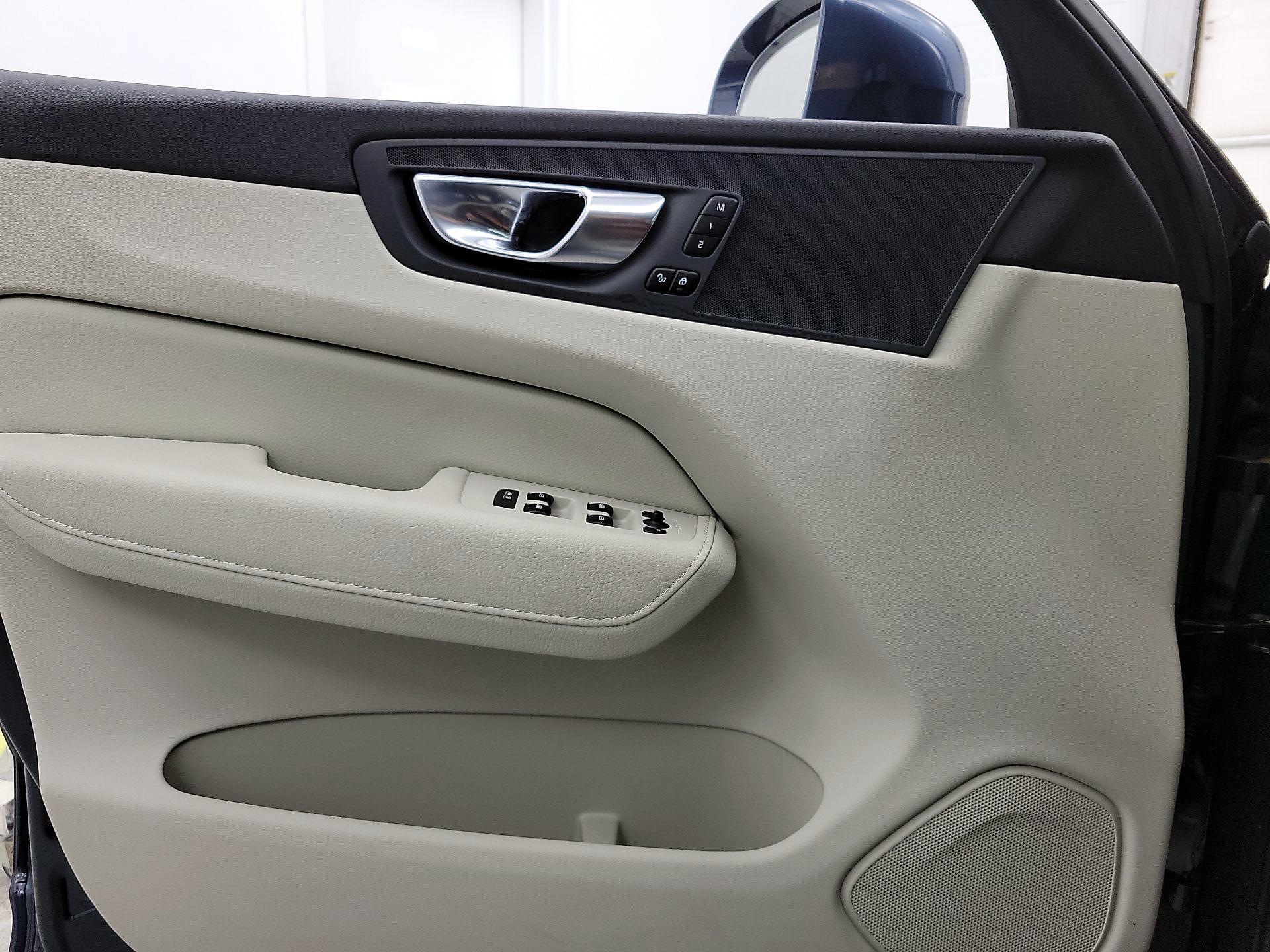 Thumbnail: 2020 Volvo XC60 - 12