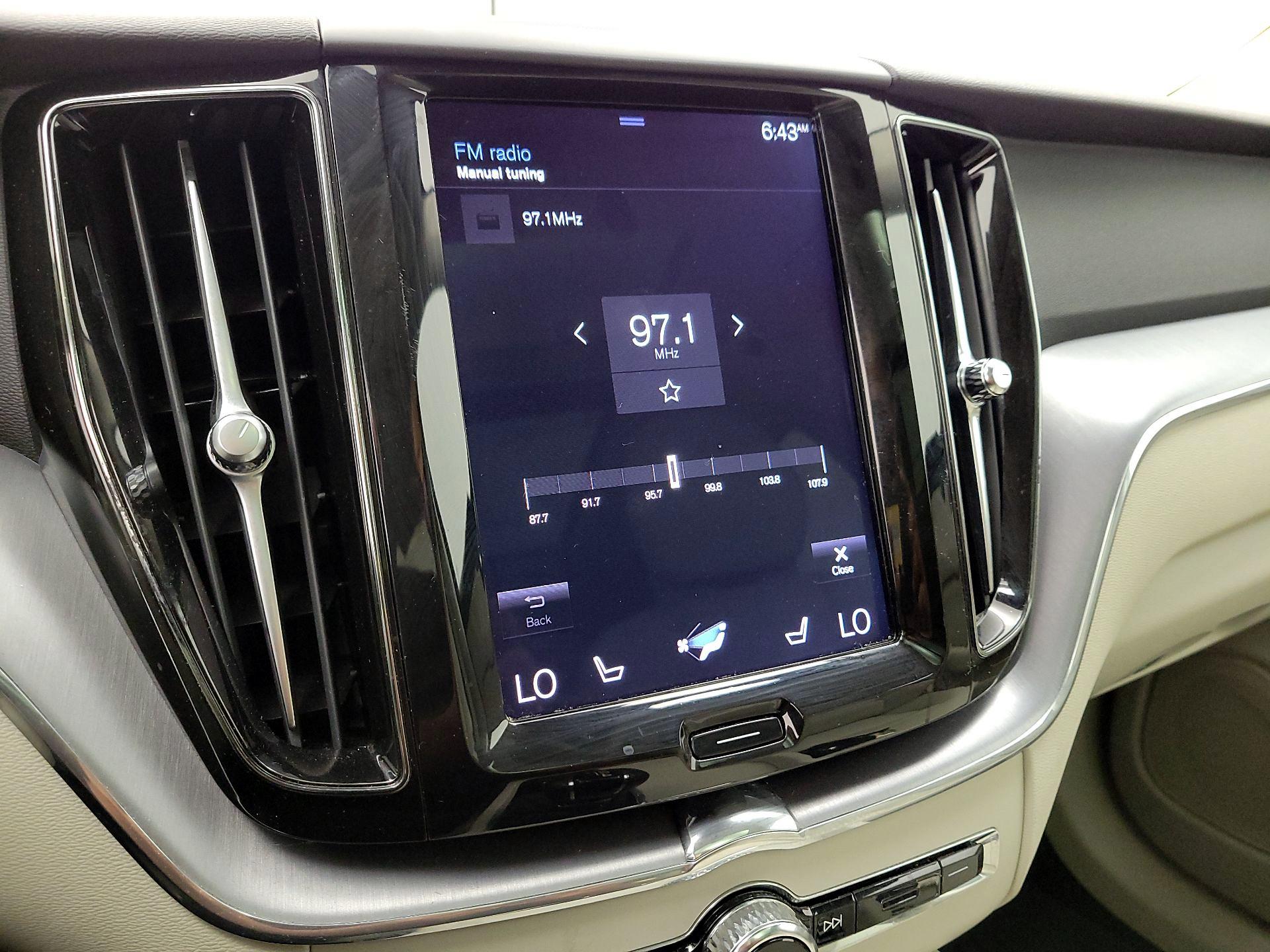 Thumbnail: 2020 Volvo XC60 - 16