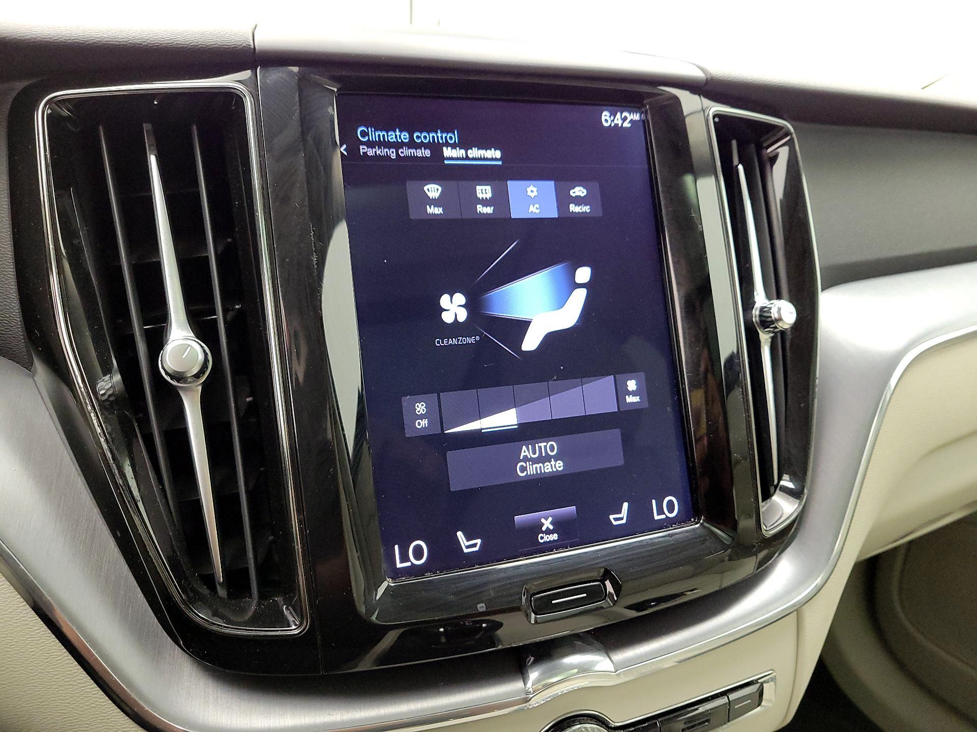 Thumbnail: 2020 Volvo XC60 - 17