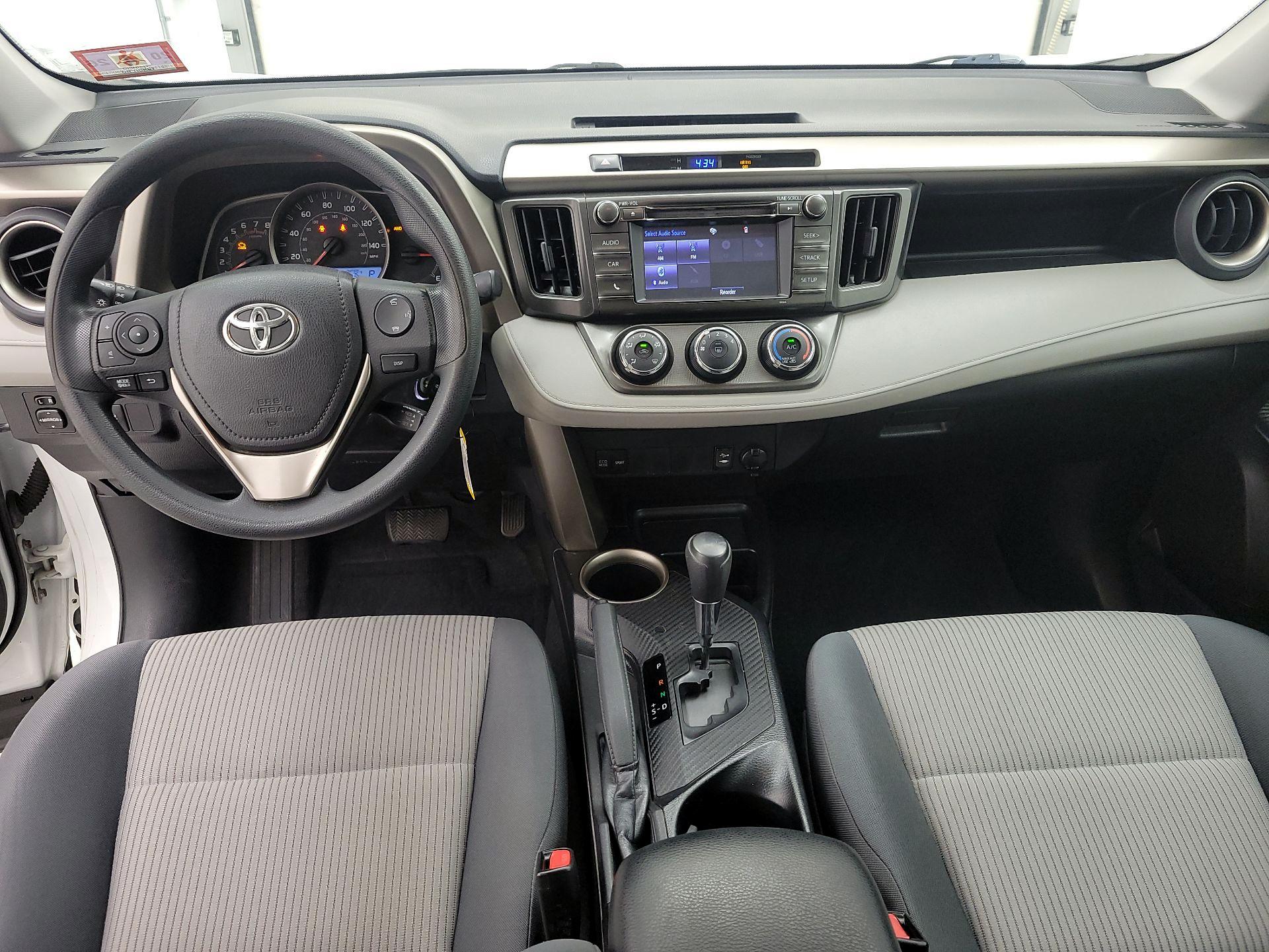 Thumbnail: 2015 Toyota RAV4 - 9