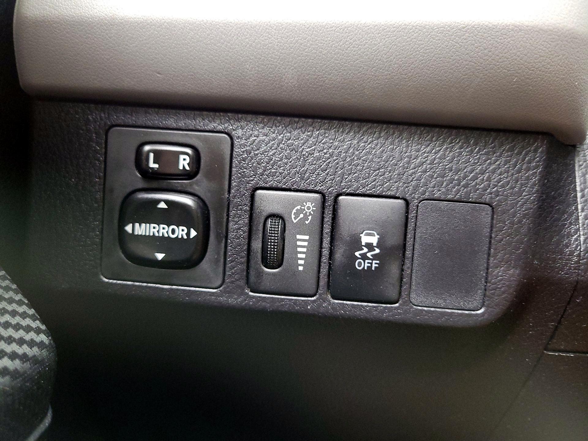 Thumbnail: 2015 Toyota RAV4 - 13
