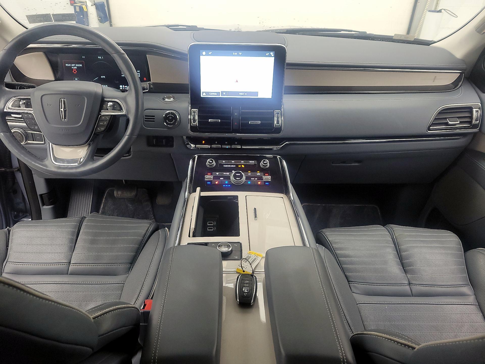 Thumbnail: 2018 Lincoln Navigator - 9
