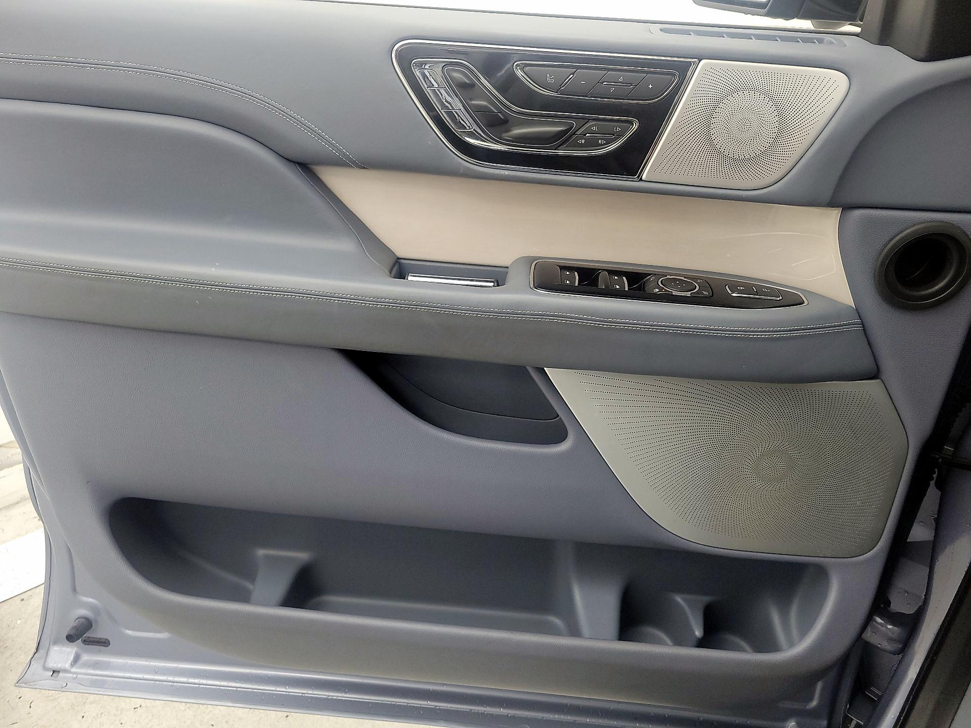 Thumbnail: 2018 Lincoln Navigator - 12