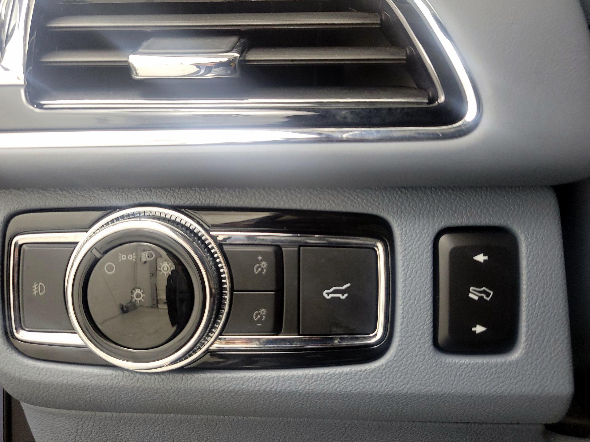 Thumbnail: 2018 Lincoln Navigator - 13