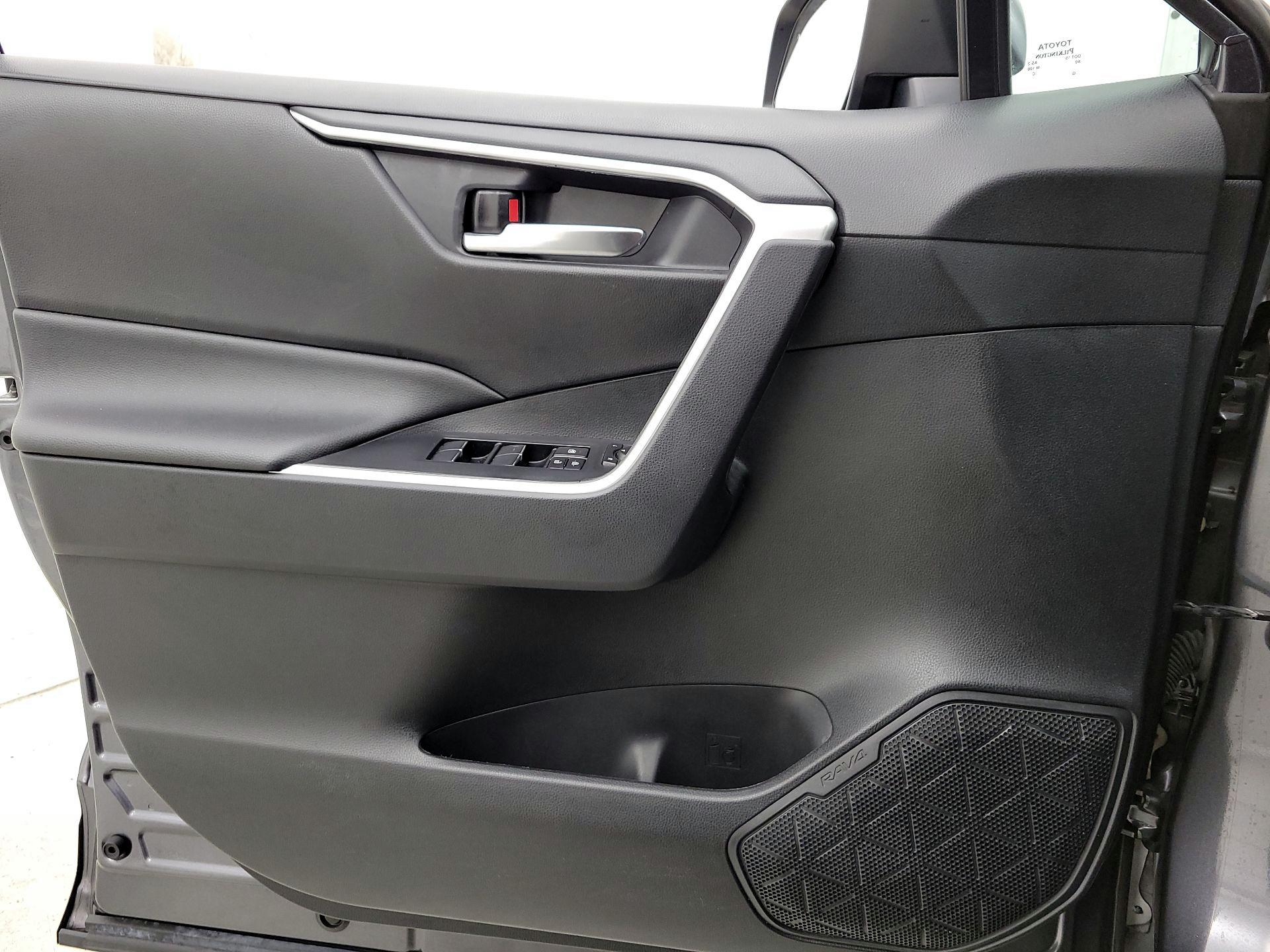 Thumbnail: 2021 Toyota RAV4 - 12